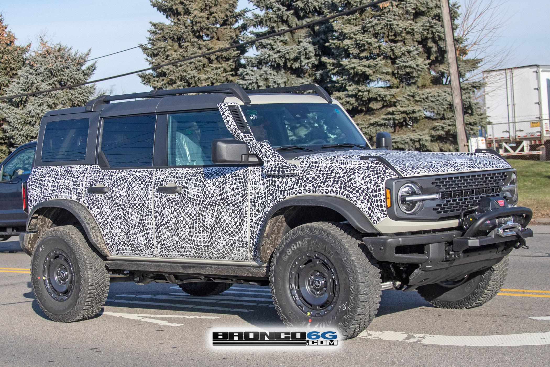 Ford Bronco 📸 2022 Bronco Everglades spied in DESERT SAND paint! BroncoEverglades.DesertSnd13.KGP
