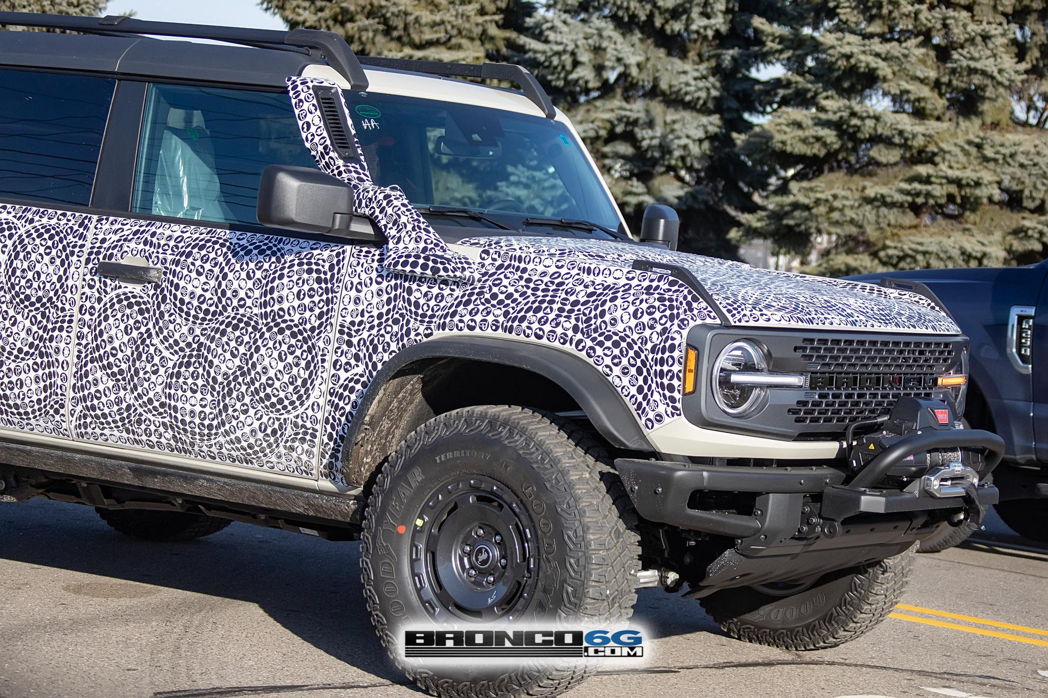 Ford Bronco 📸 2022 Bronco Everglades spied in DESERT SAND paint! BroncoEverglades.DesertSnd11.KGP