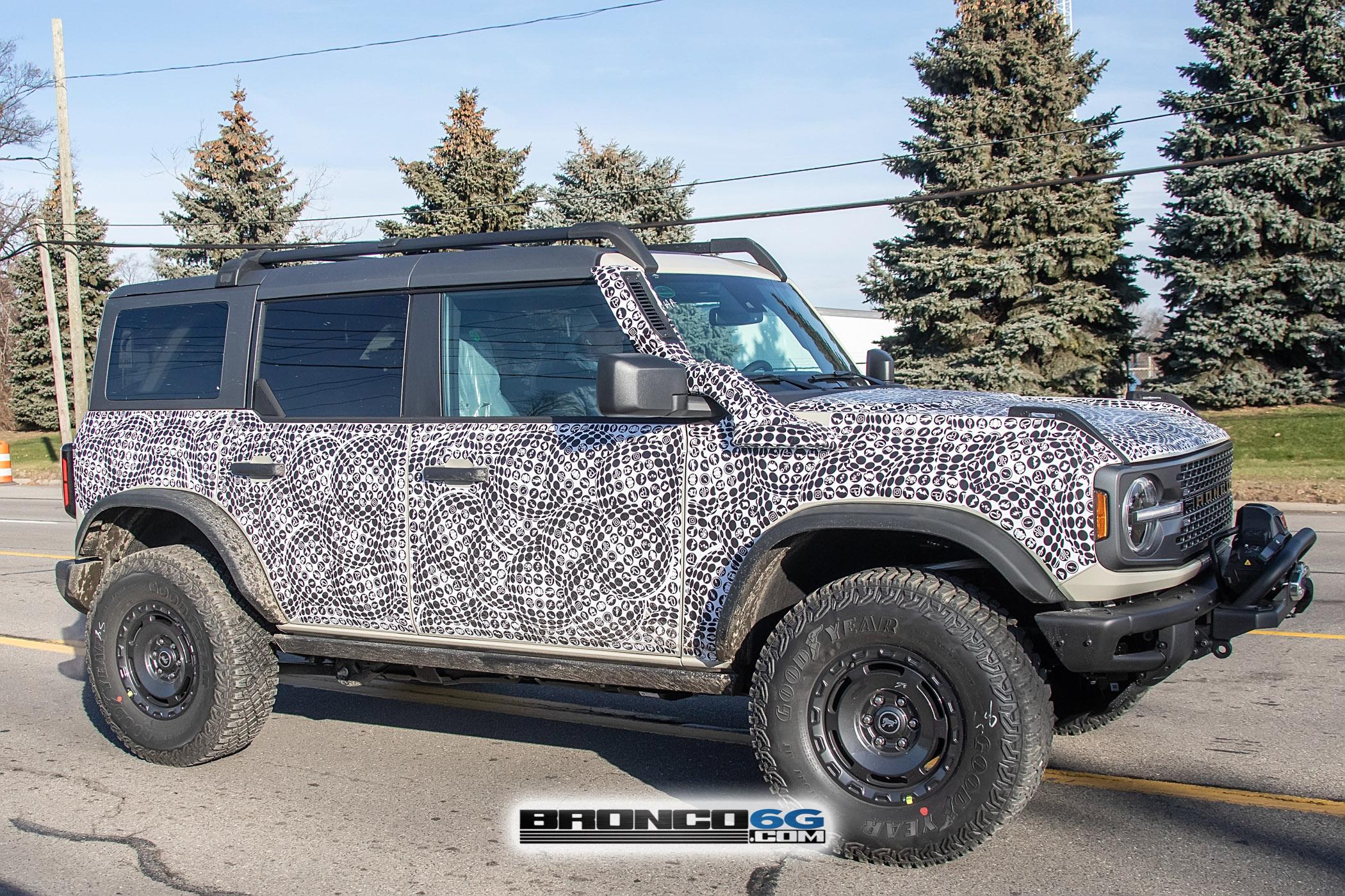 Ford Bronco 📸 2022 Bronco Everglades spied in DESERT SAND paint! BroncoEverglades.DesertSnd10.KGP