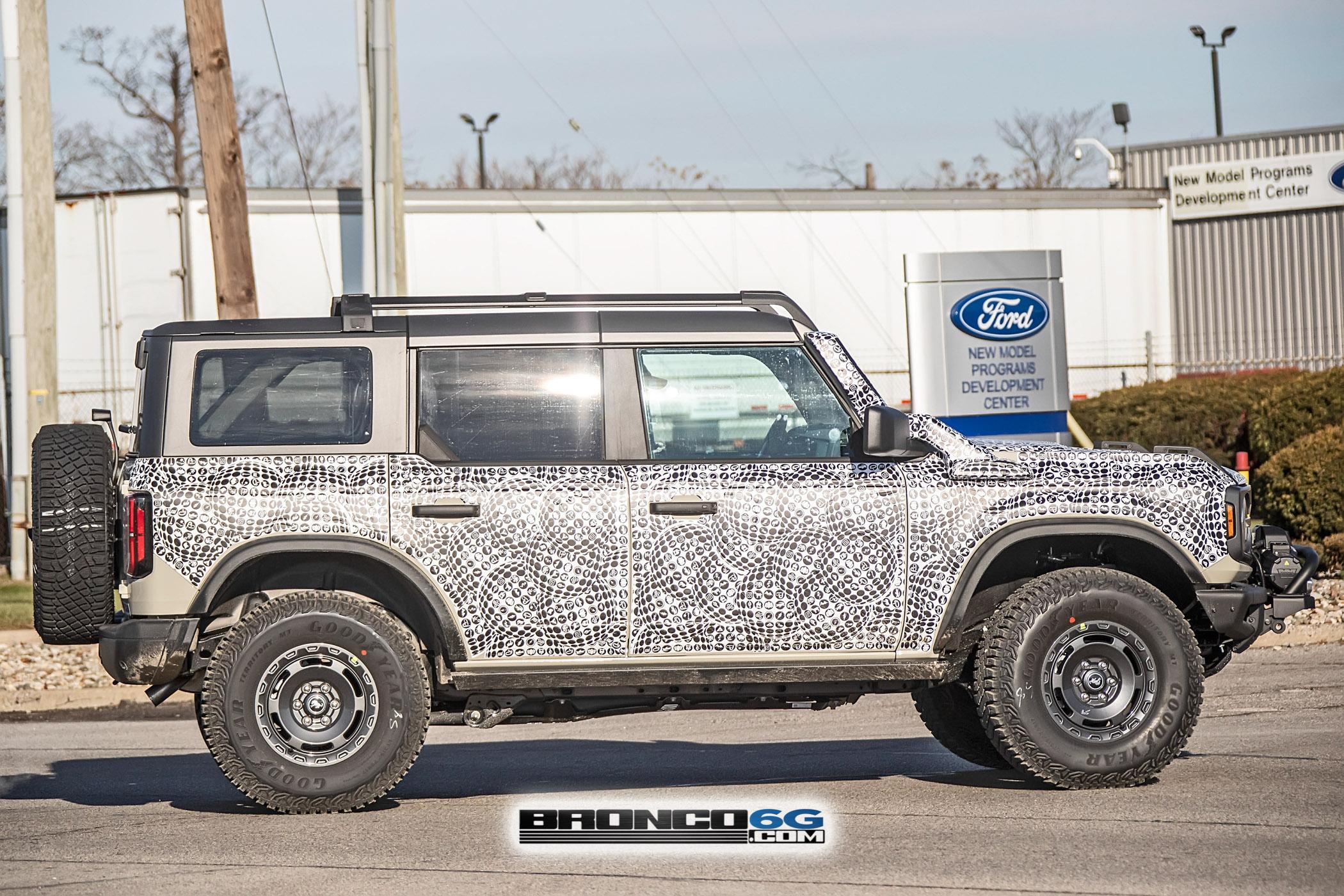 Ford Bronco 📸 2022 Bronco Everglades spied in DESERT SAND paint! BroncoEverglades.DesertSnd18.KGP
