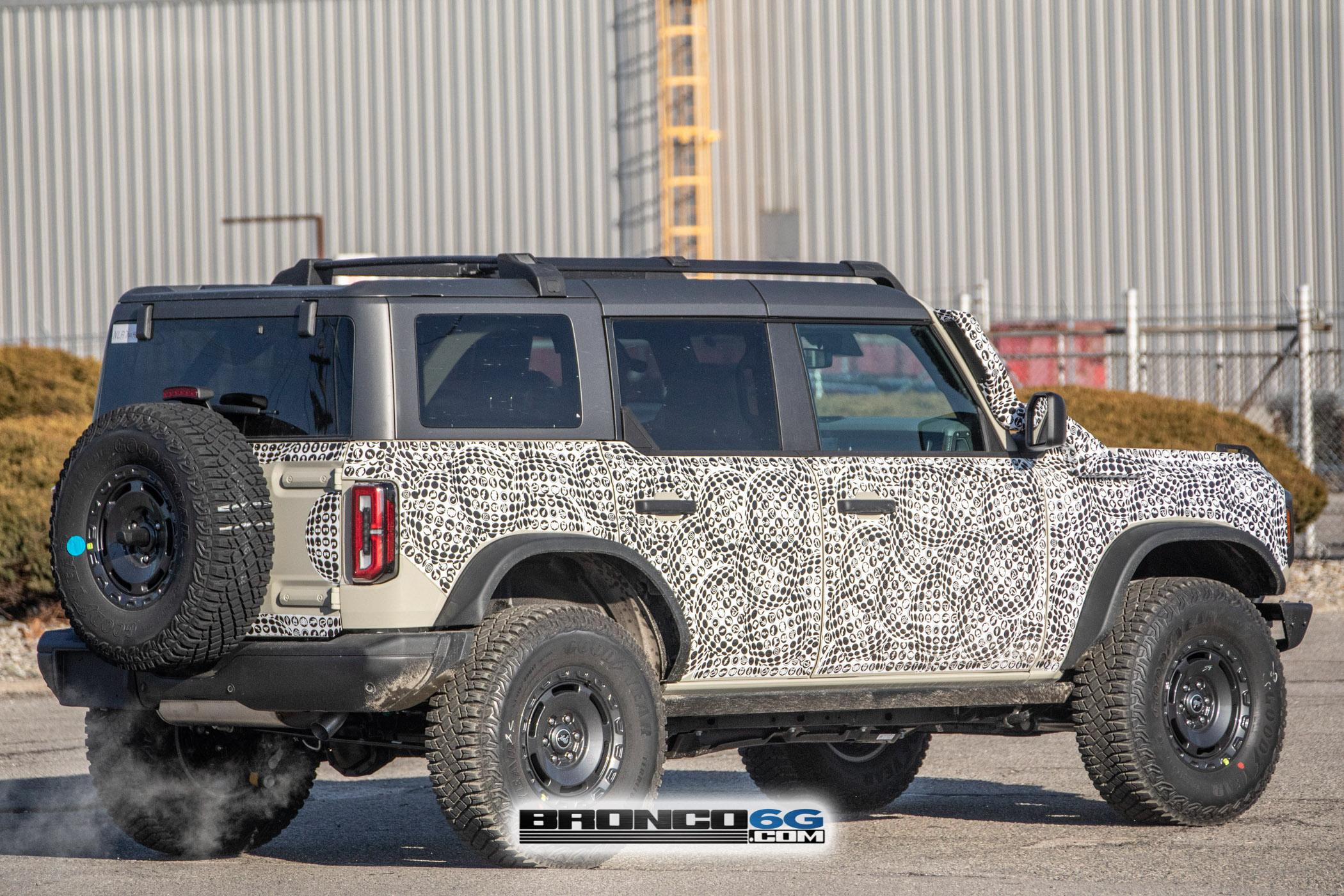 Ford Bronco 📸 2022 Bronco Everglades spied in DESERT SAND paint! BroncoEverglades.DesertSnd22.KGP