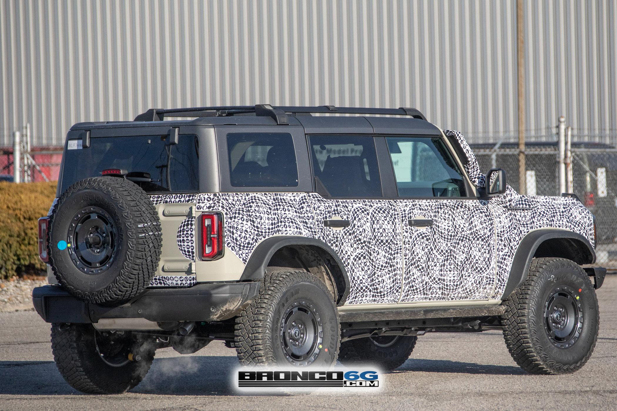 Ford Bronco 📸 2022 Bronco Everglades spied in DESERT SAND paint! BroncoEverglades.DesertSnd23.KGP