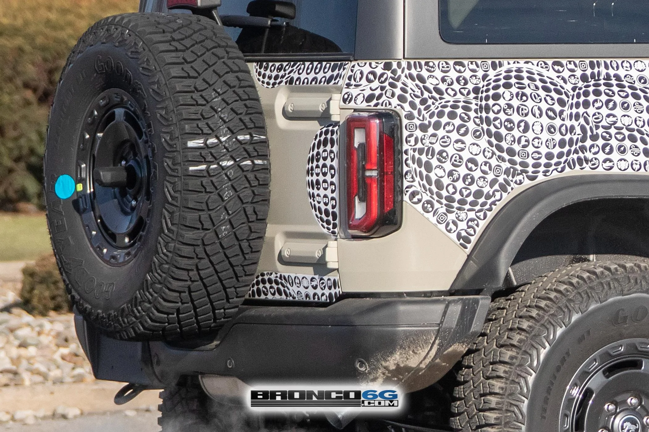 Ford Bronco 📸 2022 Bronco Everglades spied in DESERT SAND paint! BroncoEverglades.DesertSnd21.KGP