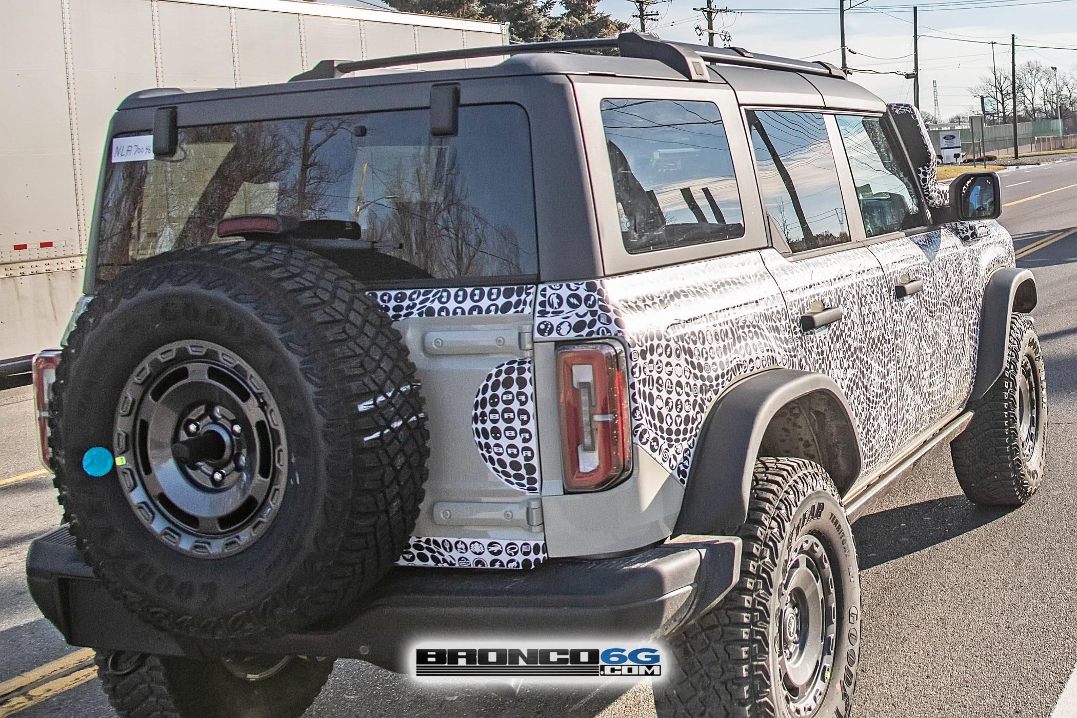 Ford Bronco 📸 2022 Bronco Everglades spied in DESERT SAND paint! BroncoEverglades.DesertSnd28.KGP