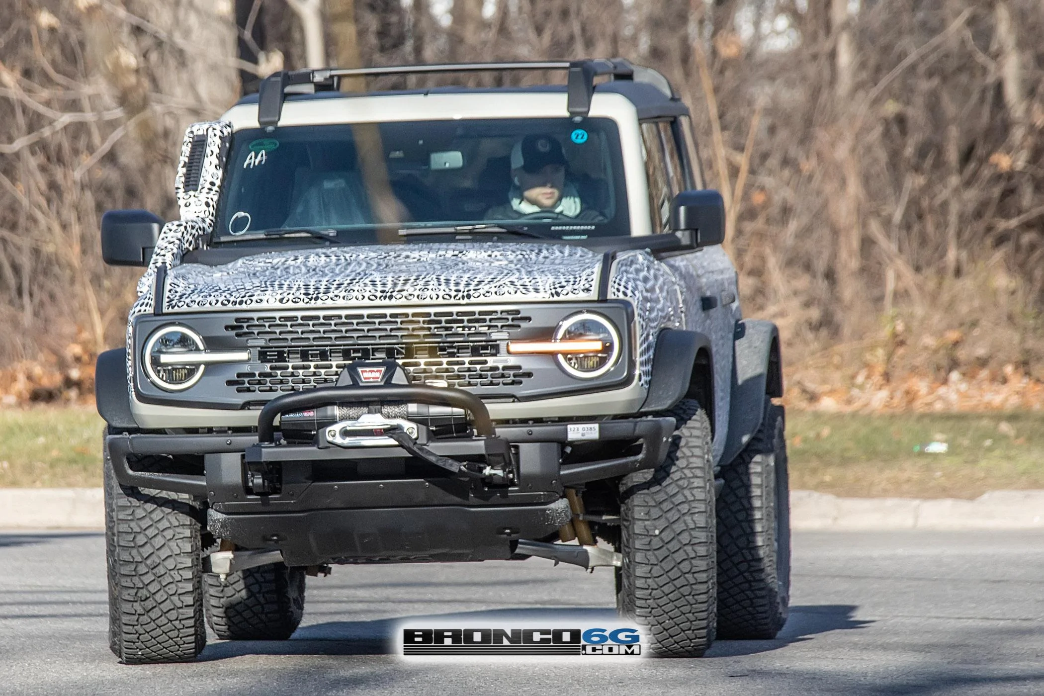 Ford Bronco 📸 2022 Bronco Everglades spied in DESERT SAND paint! BroncoEverglades.DesertSnd02.KGP
