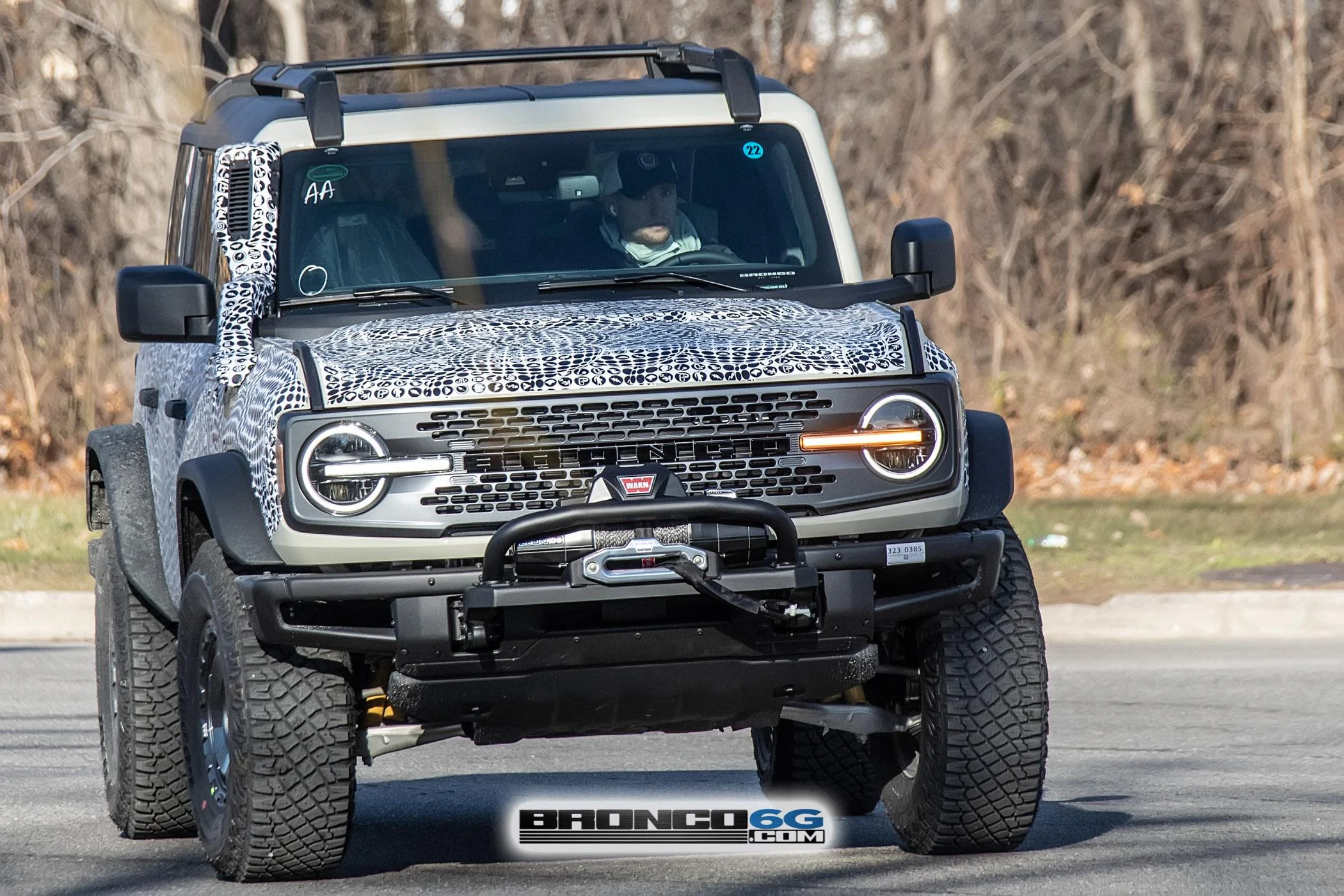 Ford Bronco 📸 2022 Bronco Everglades spied in DESERT SAND paint! BroncoEverglades.DesertSnd03.KGP