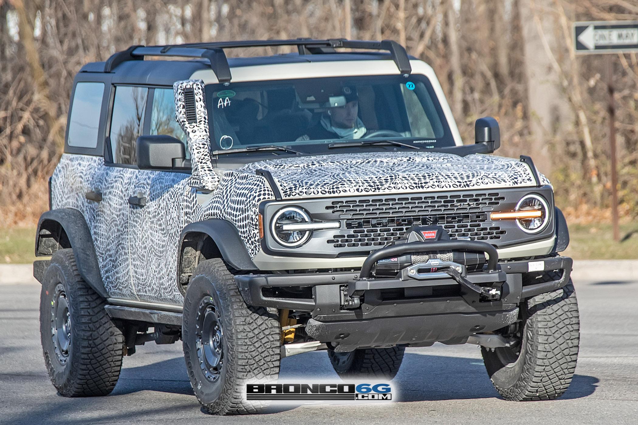 Ford Bronco 📸 2022 Bronco Everglades spied in DESERT SAND paint! BroncoEverglades.DesertSnd04.KGP