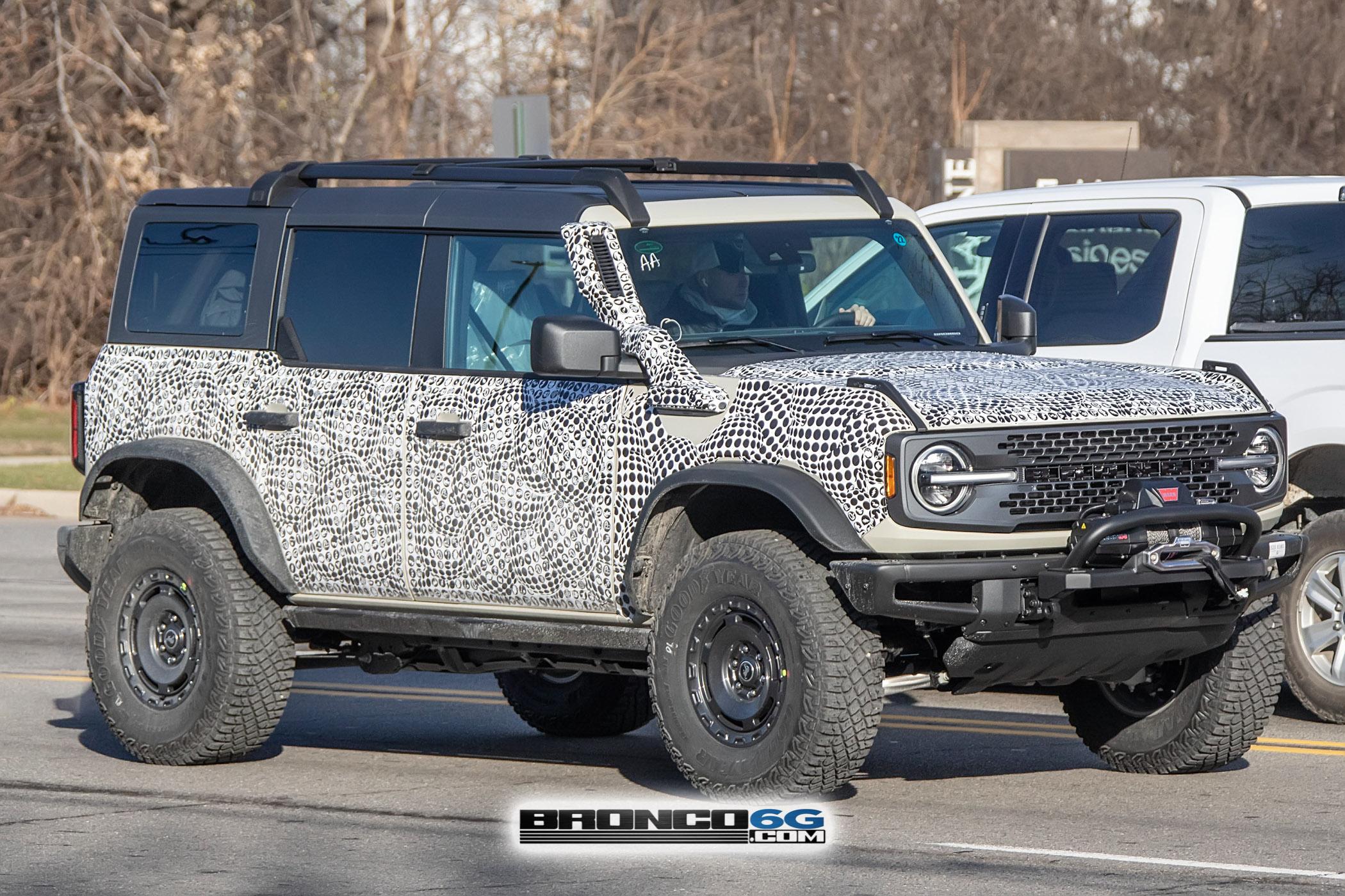 Ford Bronco 📸 2022 Bronco Everglades spied in DESERT SAND paint! BroncoEverglades.DesertSnd05.KGP