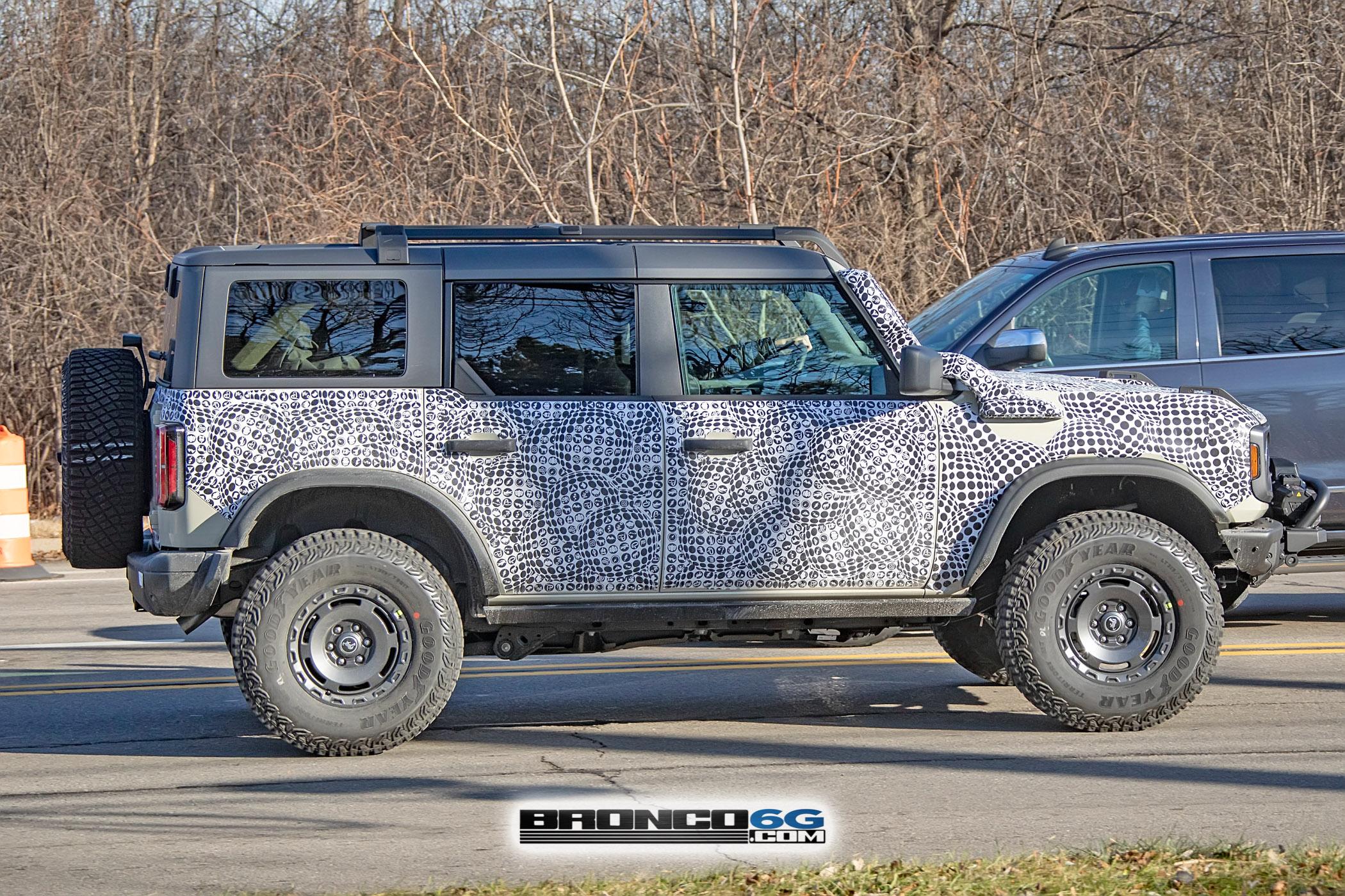 Ford Bronco 📸 2022 Bronco Everglades spied in DESERT SAND paint! BroncoEverglades.DesertSnd06.KGP