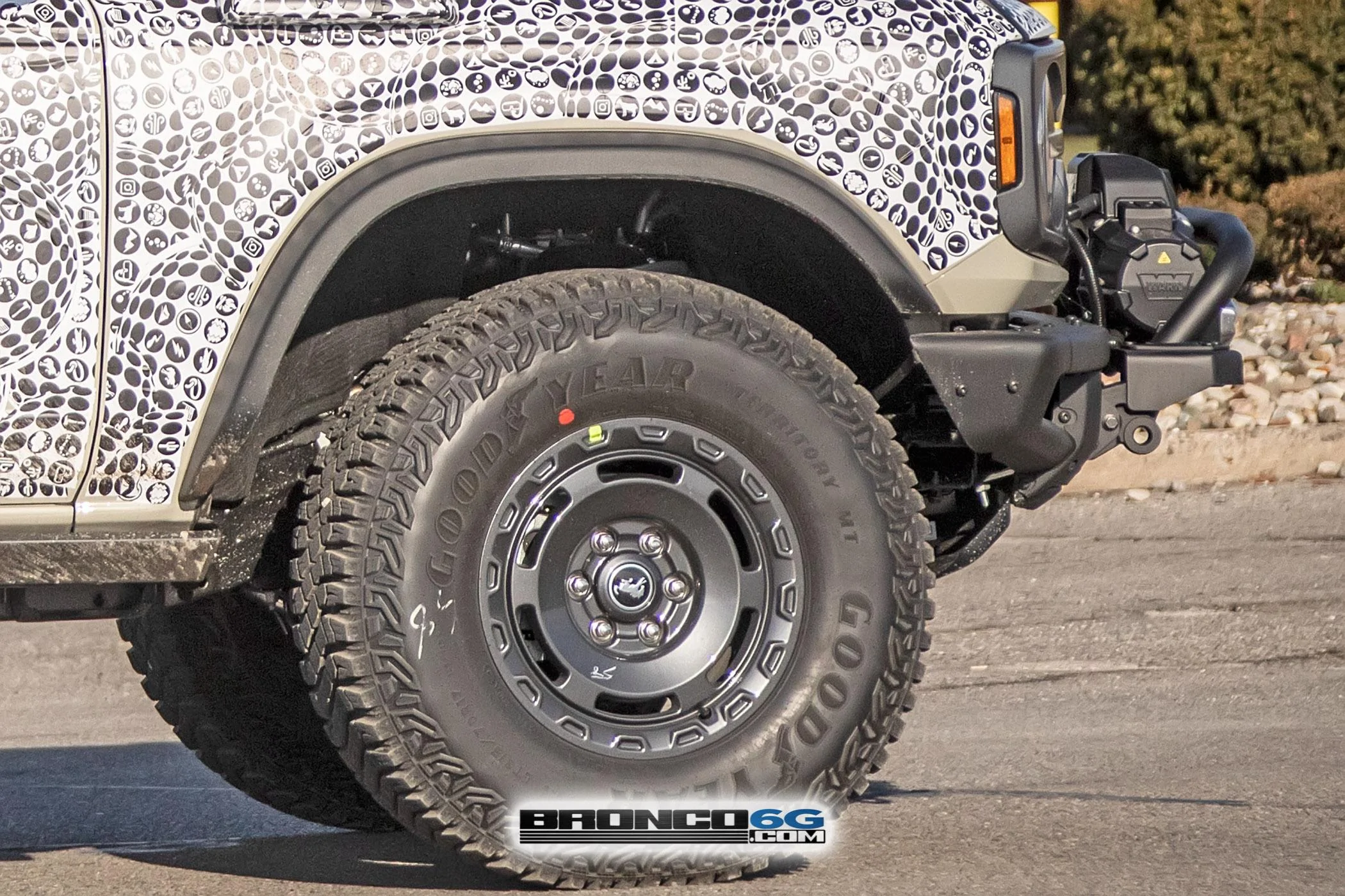 Ford Bronco 📸 2022 Bronco Everglades spied in DESERT SAND paint! BroncoEverglades.DesertSnd19.KGP