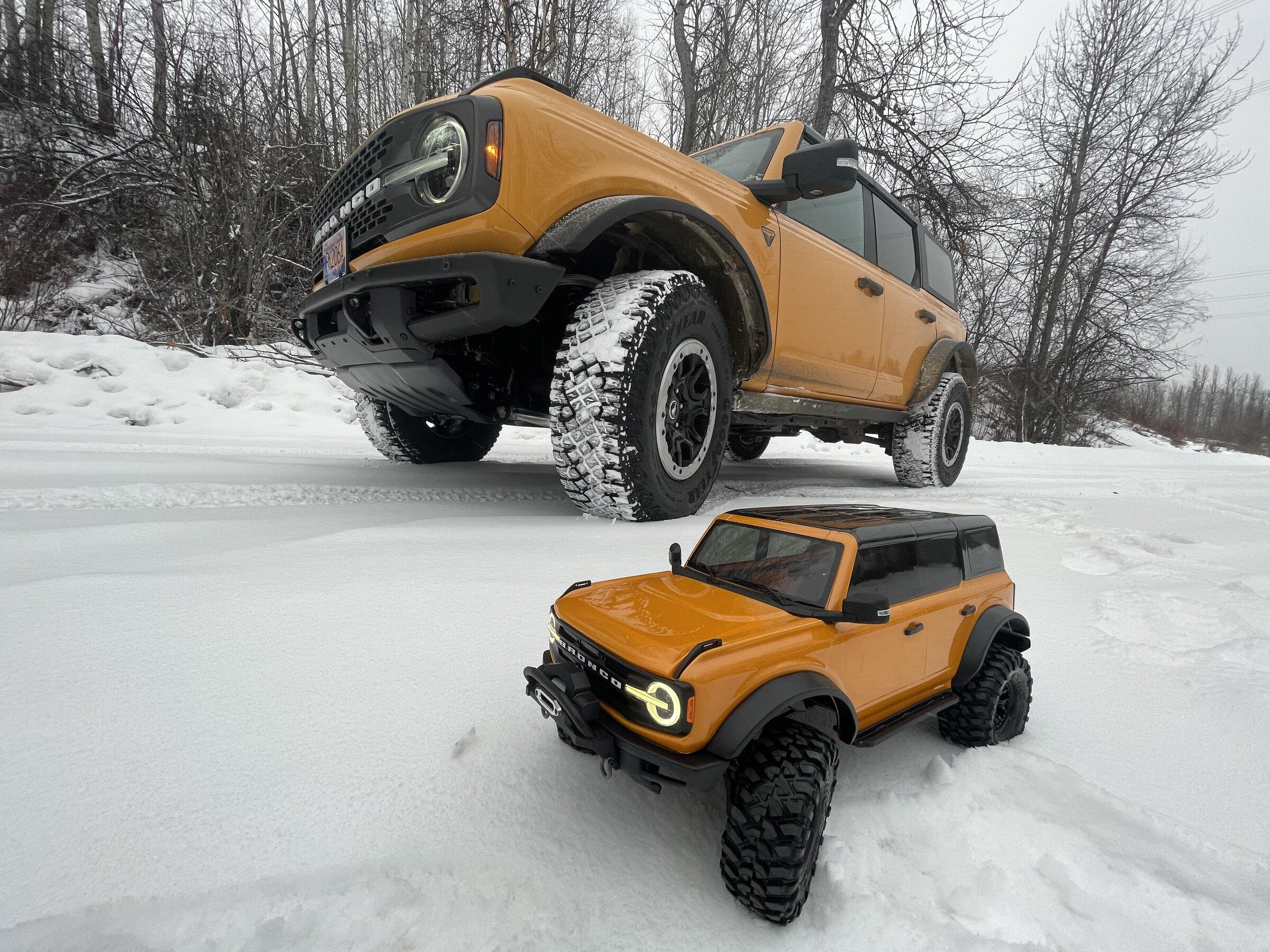 Ford Bronco CYBER ORANGE Bronco Club 80DBAF6A-185C-410F-B566-C8D60A3BA539