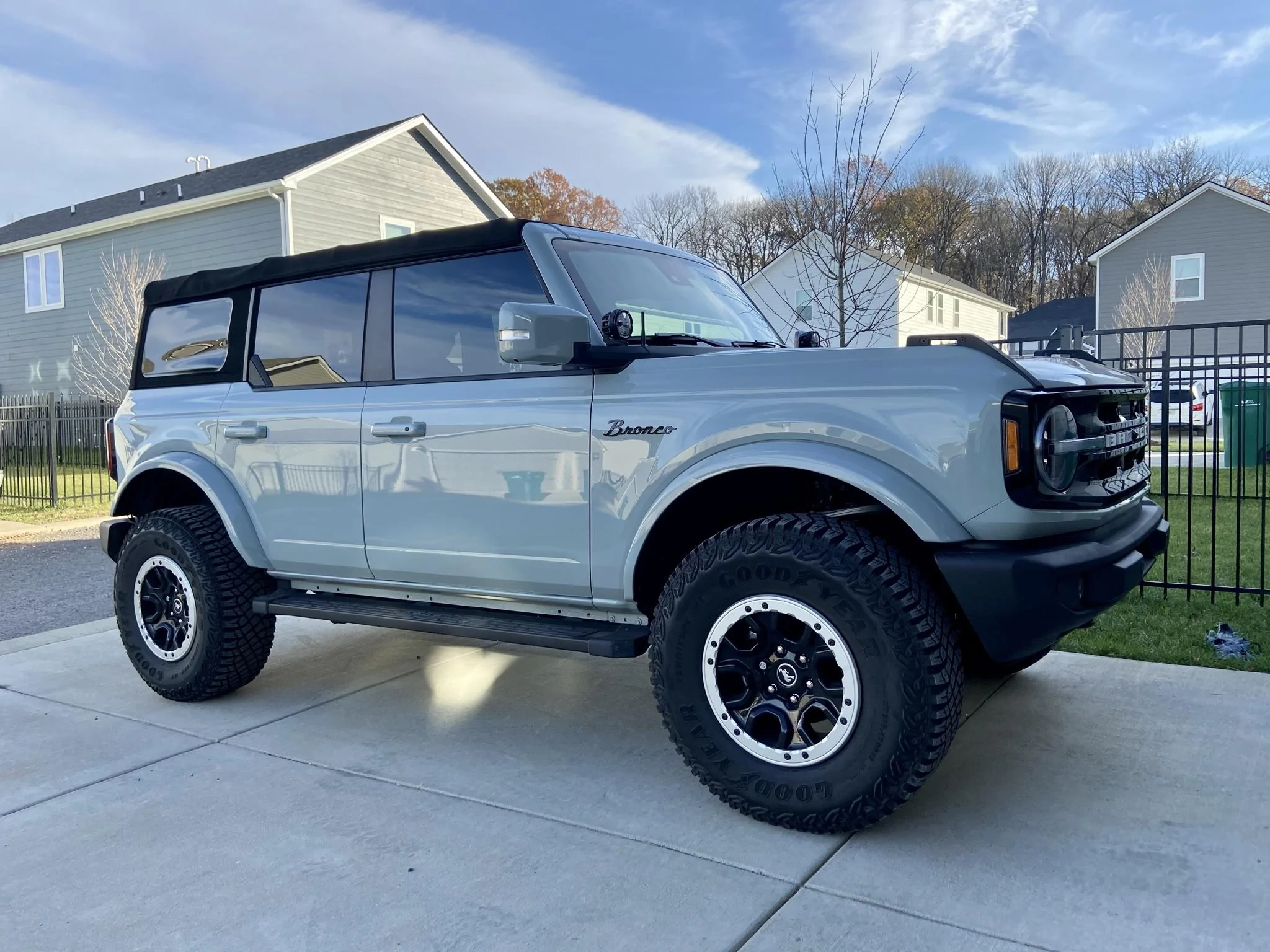 Ford Bronco White SAS Wheels? Photoshop Help? 1D64A511-CEF8-4FFE-8CA6-C2103A33F85C