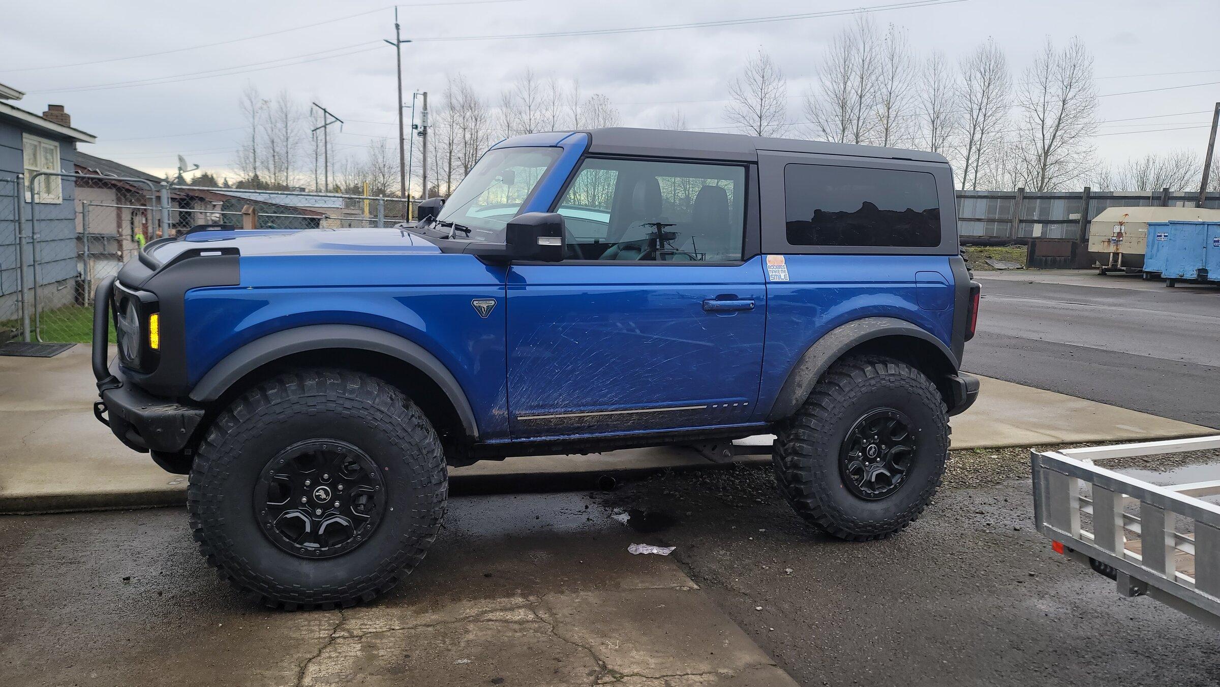 Ford Bronco LIGHTNING BLUE Bronco Club 20211222_113304