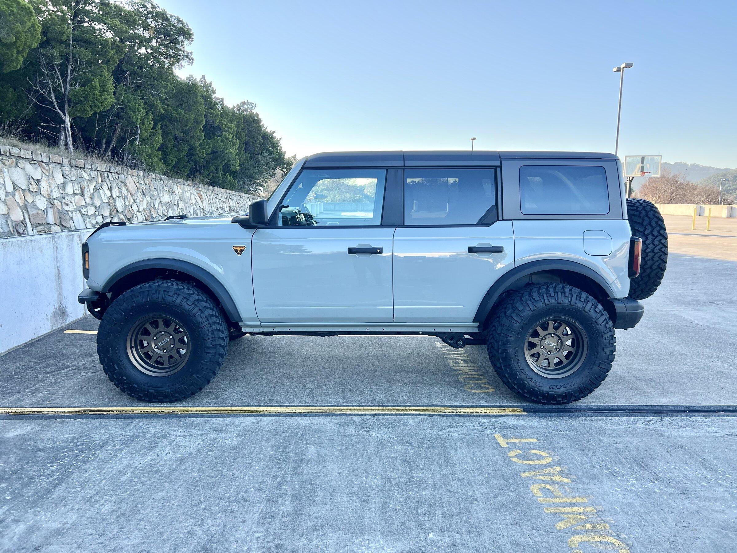 Ford Bronco CACTUS GRAY Bronco Club D50EF76B-0DAE-4319-AAE8-F36B182DCC92