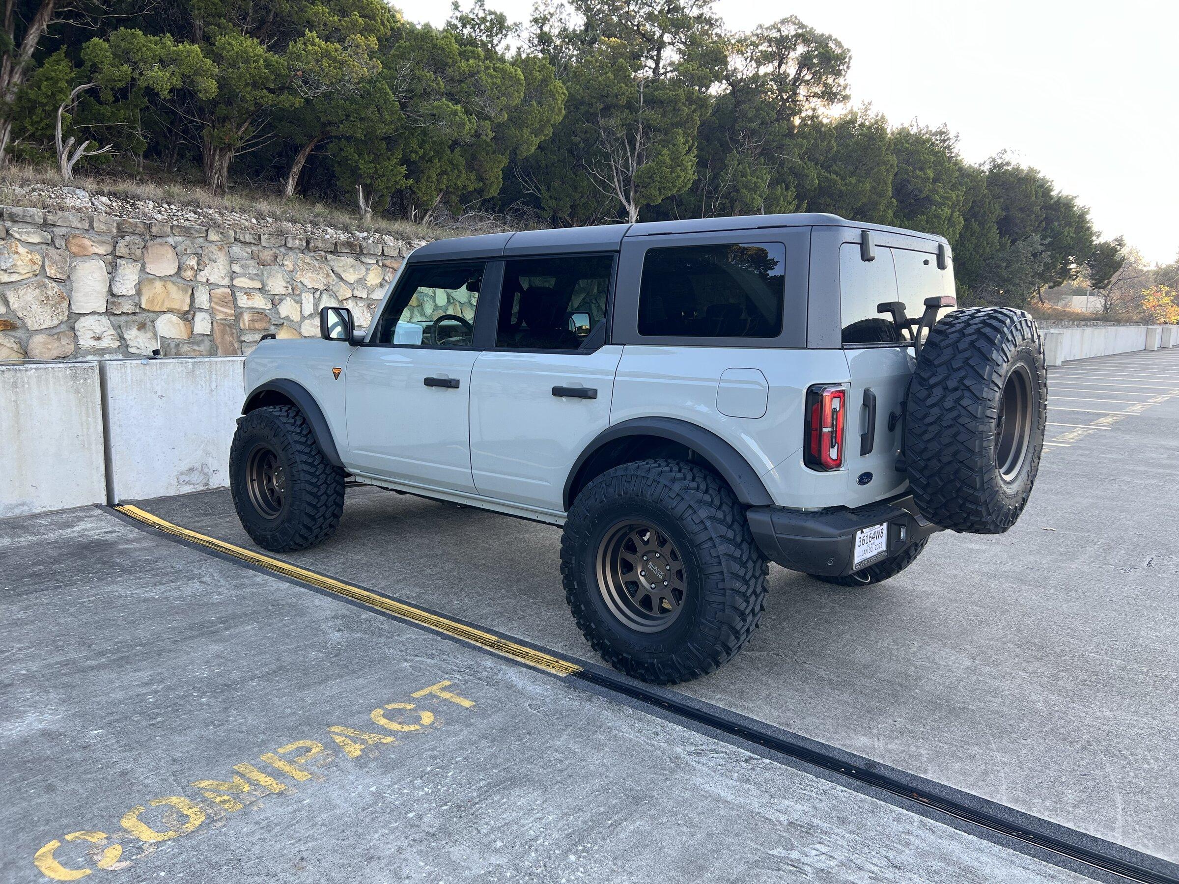 Ford Bronco CACTUS GRAY Bronco Club 69B1AC7A-892D-47C7-A38E-1A00ABC37B1C