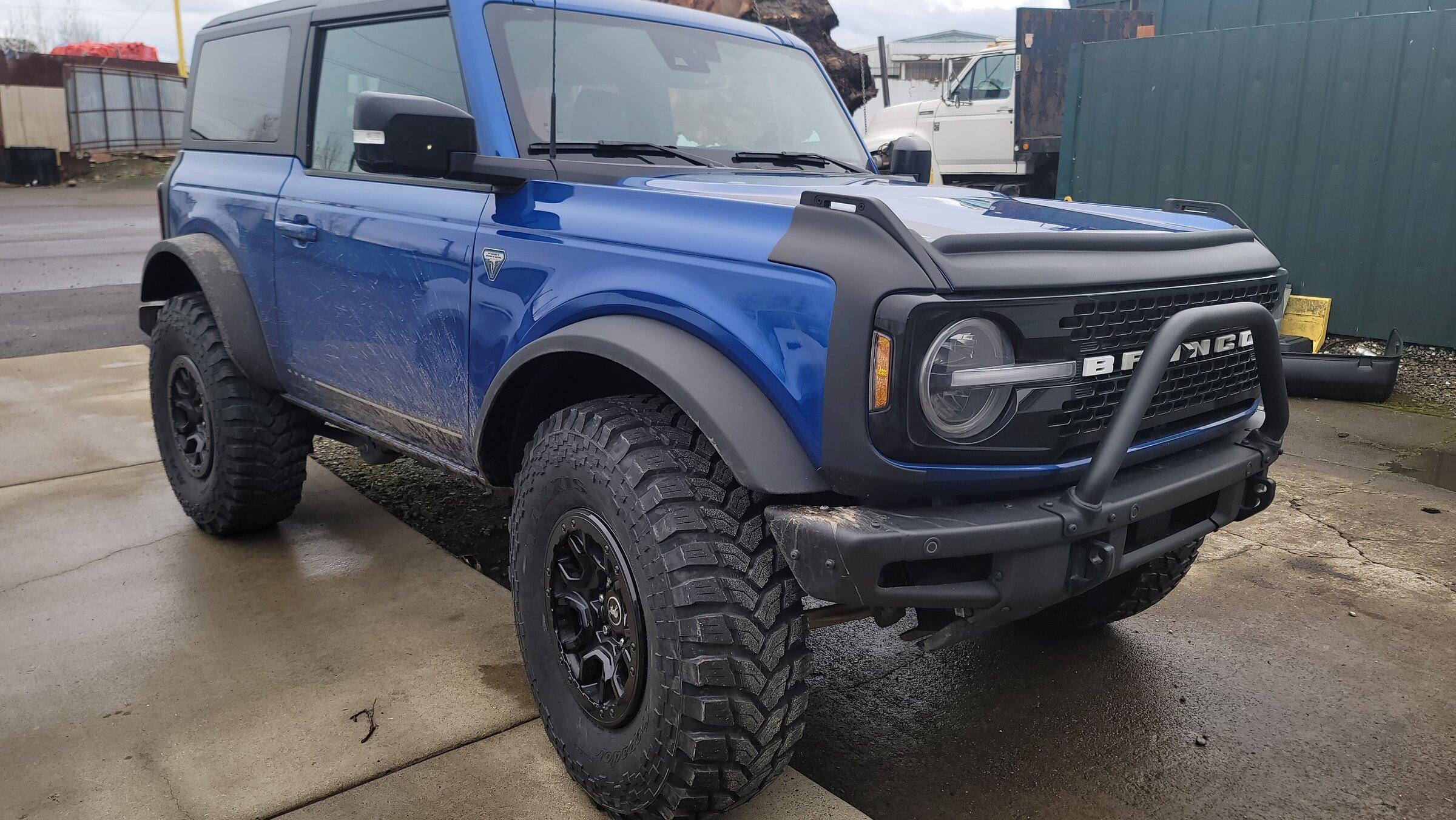 Ford Bronco 37s fit well w/minor trimming and leveling kit 20211222_113314