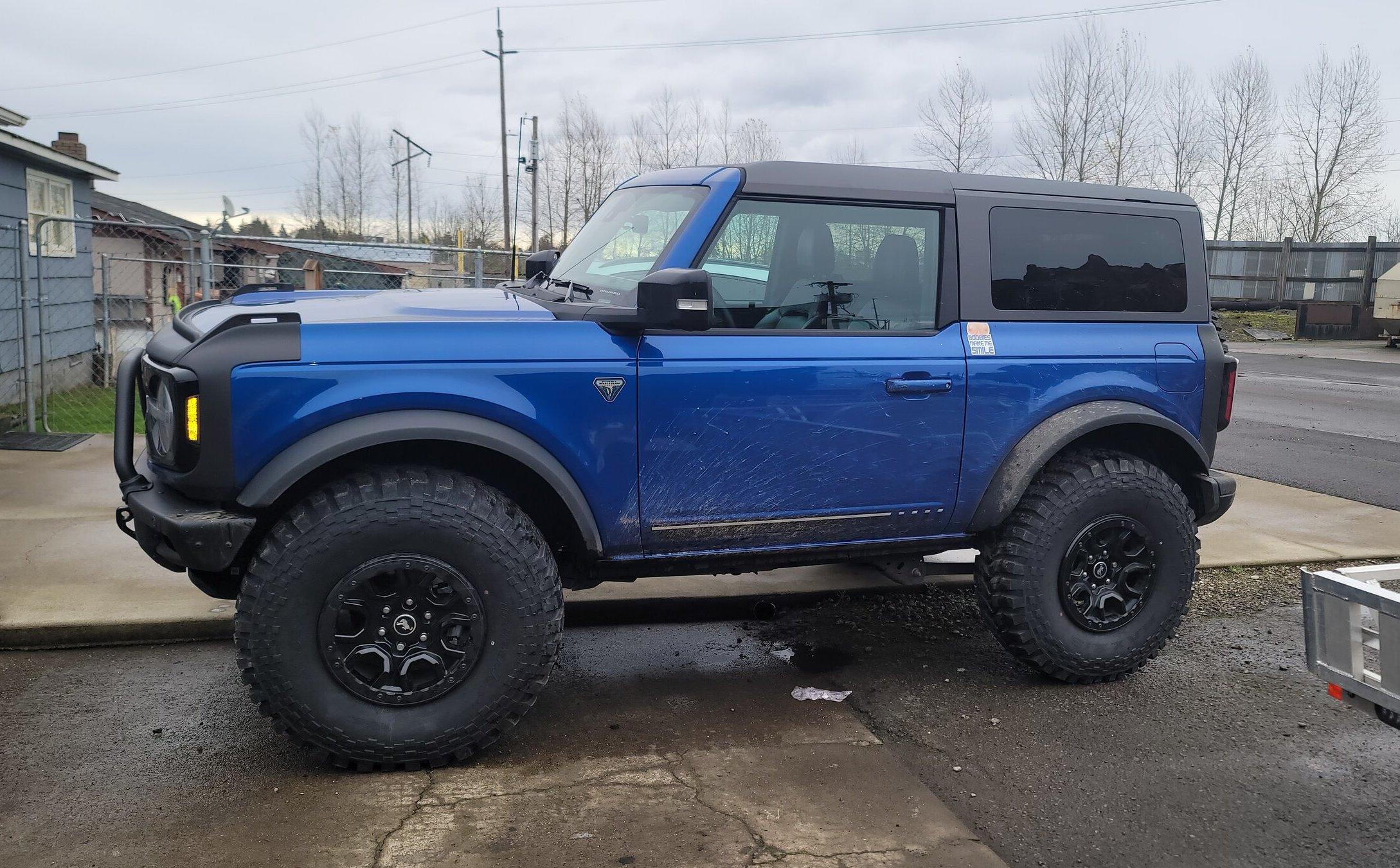 Ford Bronco 37s fit well w/minor trimming and leveling kit 20211222_113304