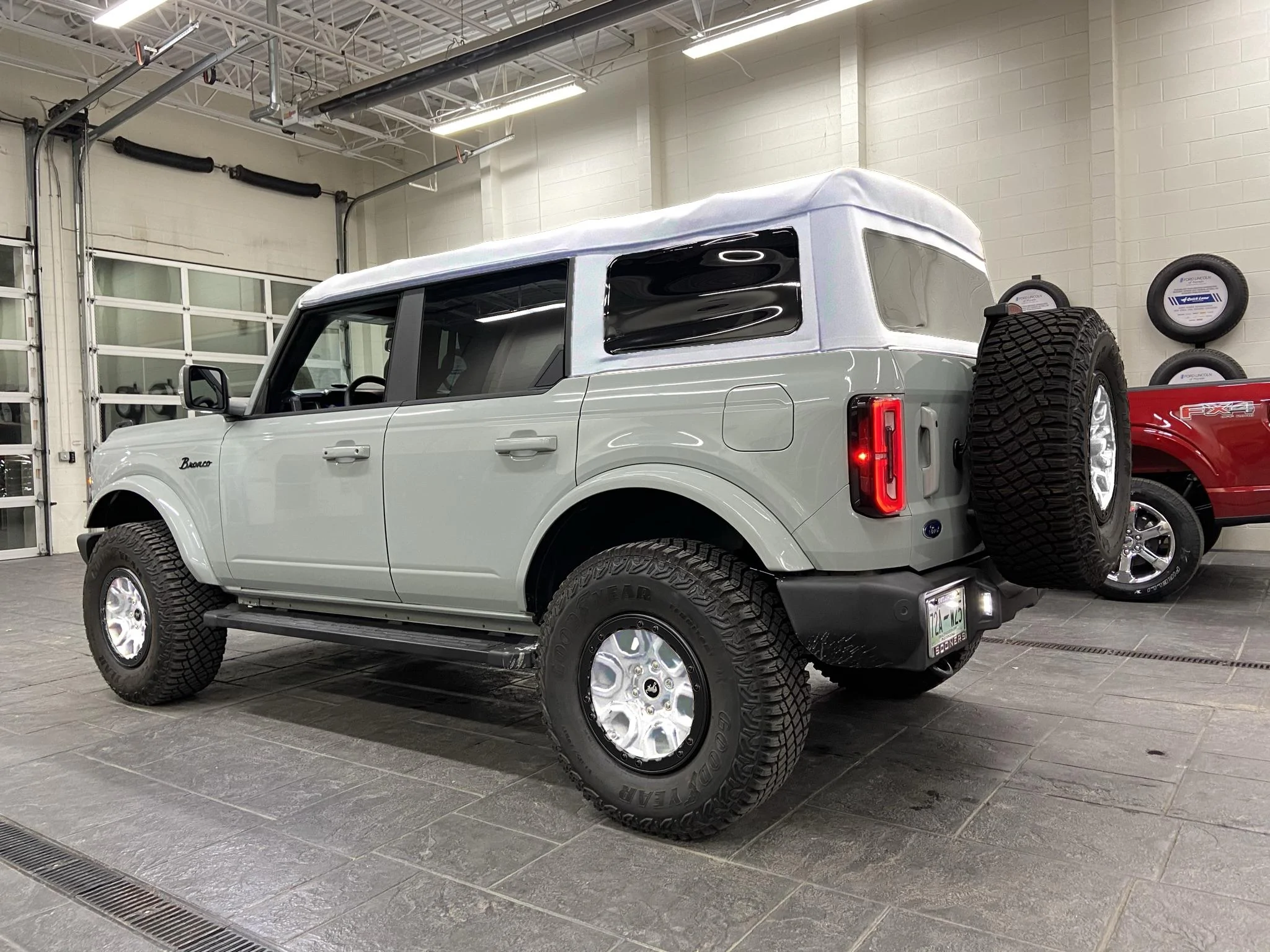 Ford Bronco White SAS Wheels? Photoshop Help? Practic