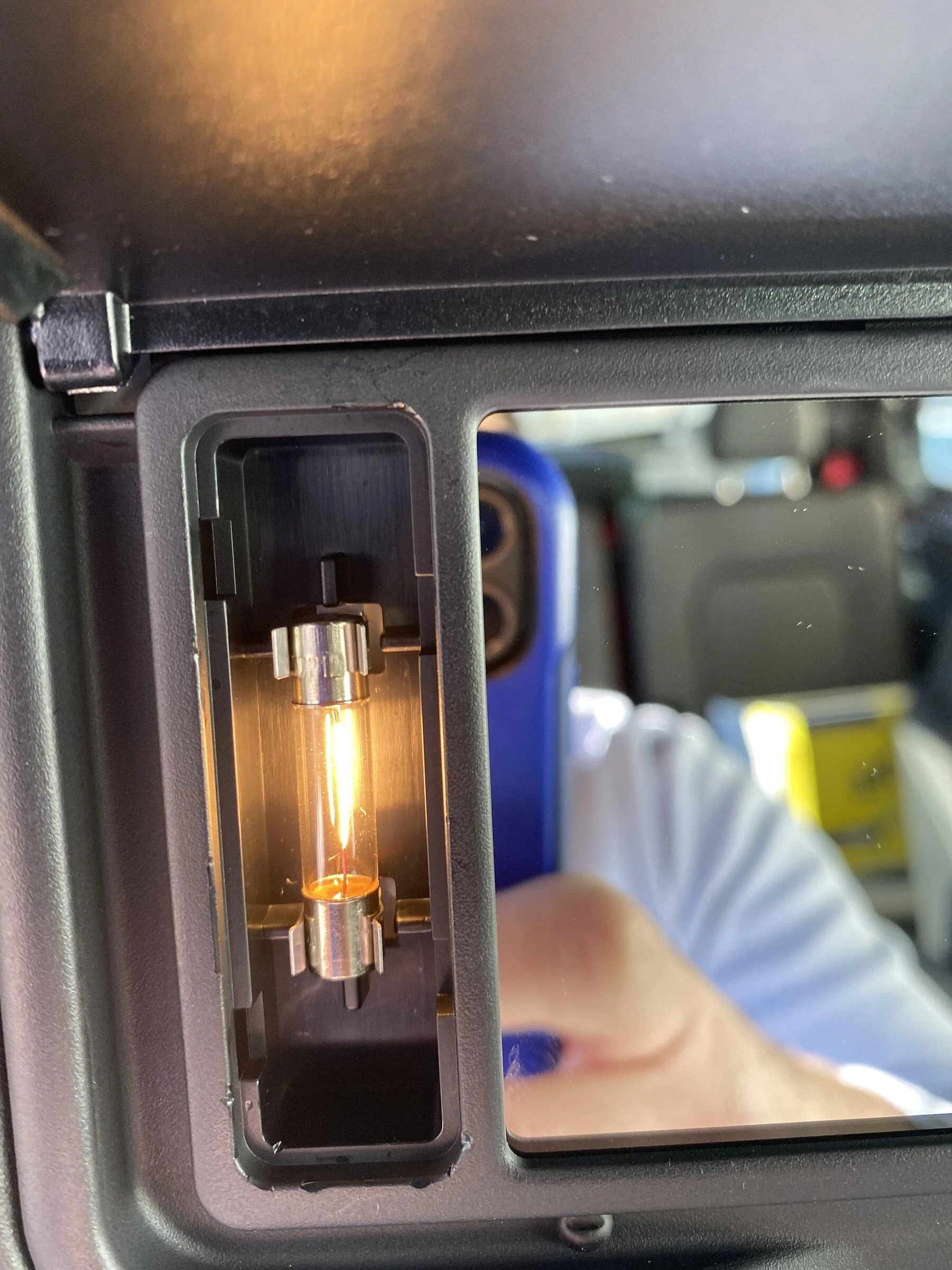 Ford Bronco What bulb is this? (Vanity Mirror) 25