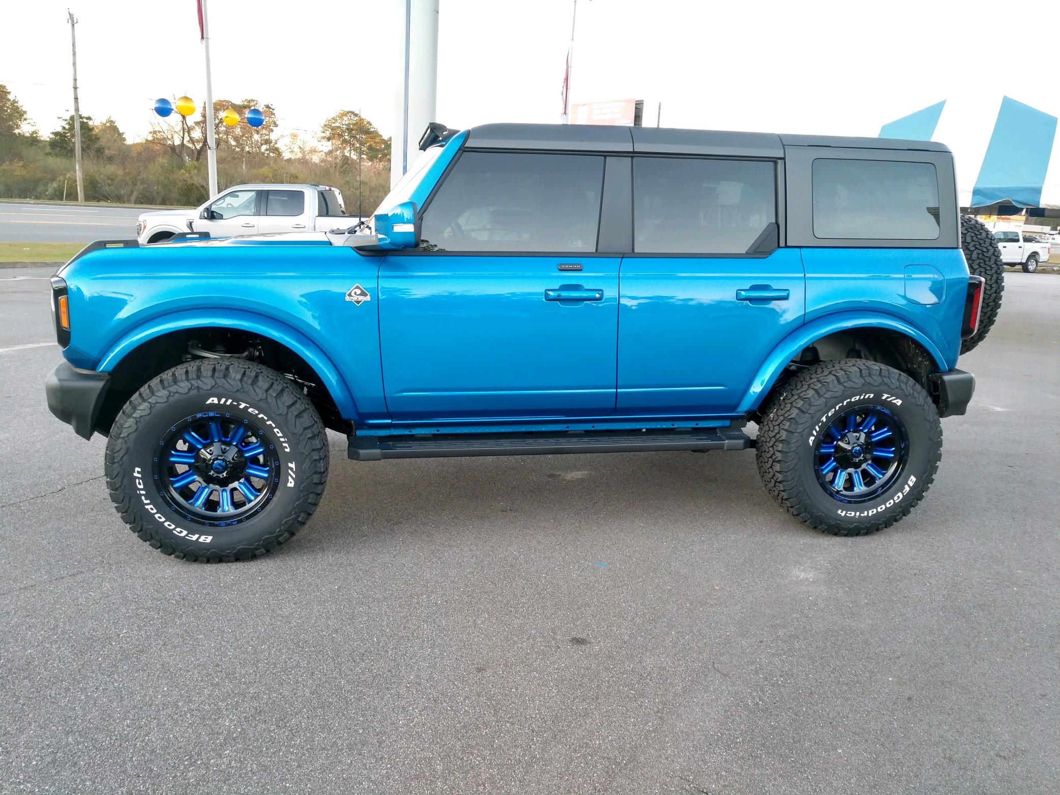 Ford Bronco VELOCITY BLUE Bronco Club IMG_20211223_074033714_HDR (1)