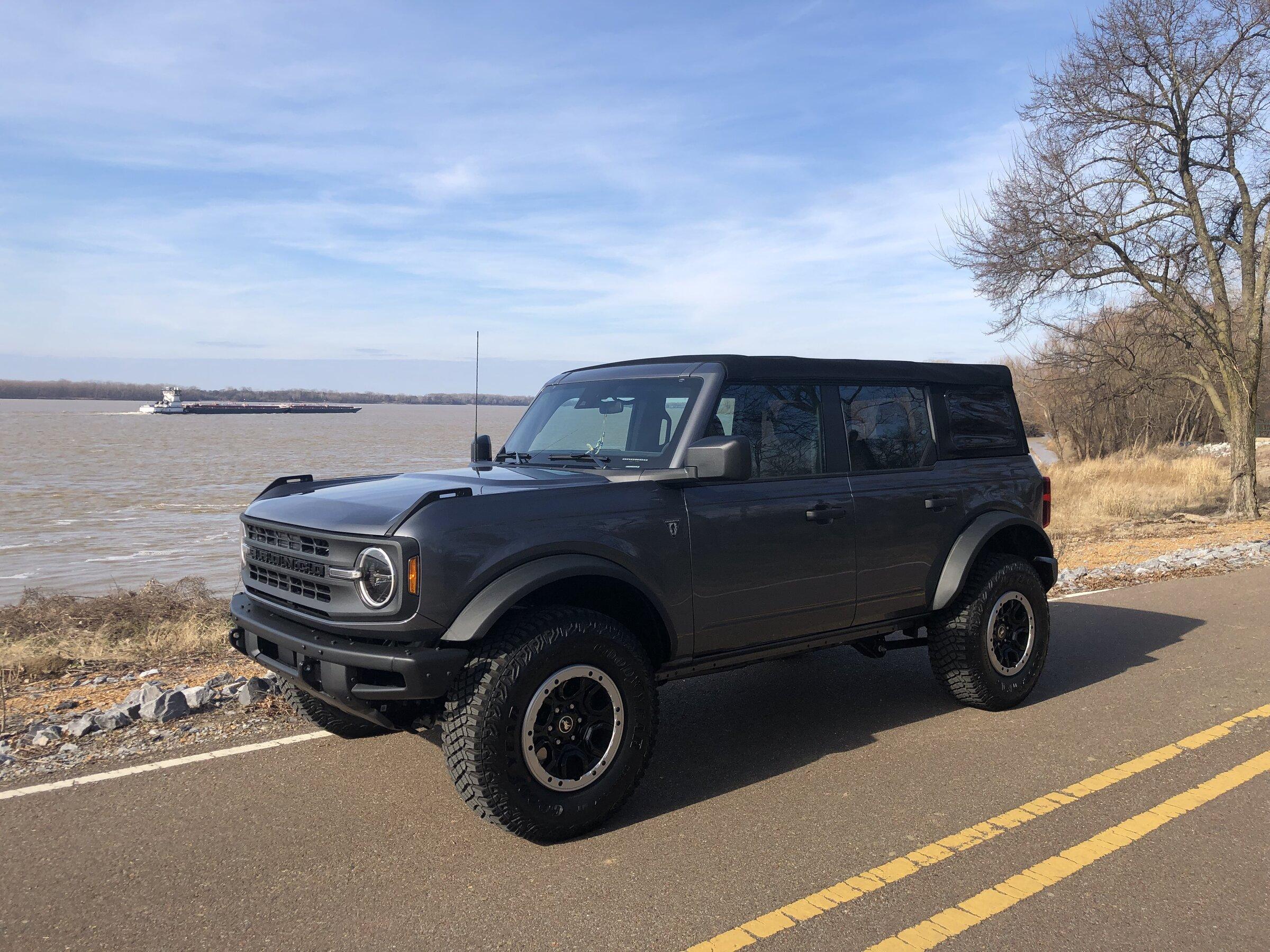 Ford Bronco On the Mississippi 5C2E58E0-DC6B-45C5-A180-3AA45458E60B