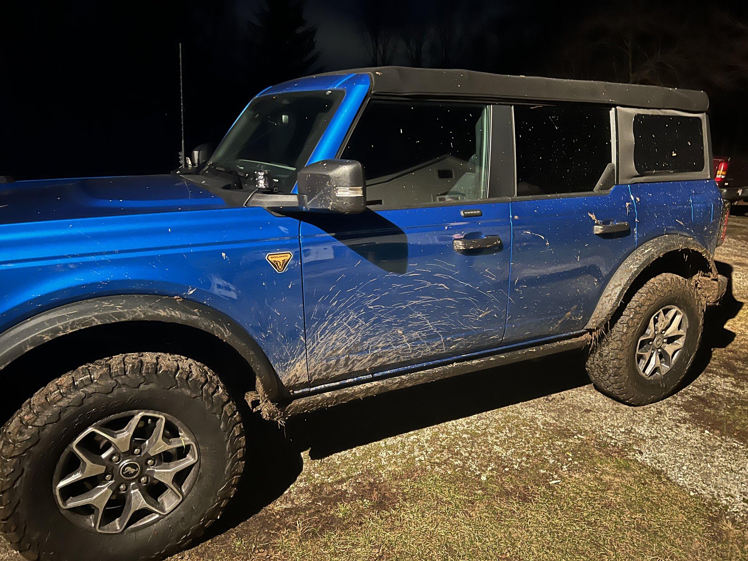 Ford Bronco VELOCITY BLUE Bronco Club 014F10E3-9EA1-47C8-BF1C-B4458ECC0EB2