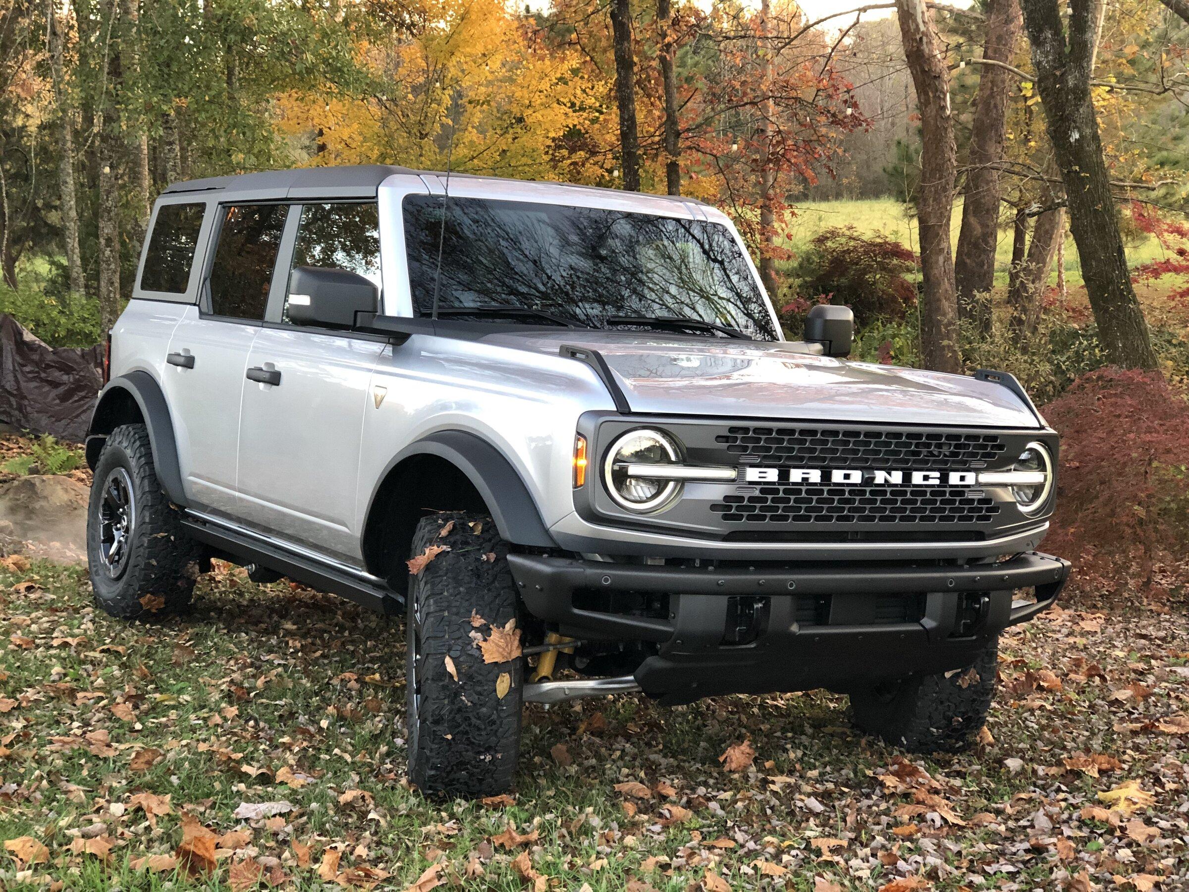 Ford Bronco ICONIC SILVER Bronco Club 5C2EAB12-4D76-4510-81C9-FA1F126B4F4C
