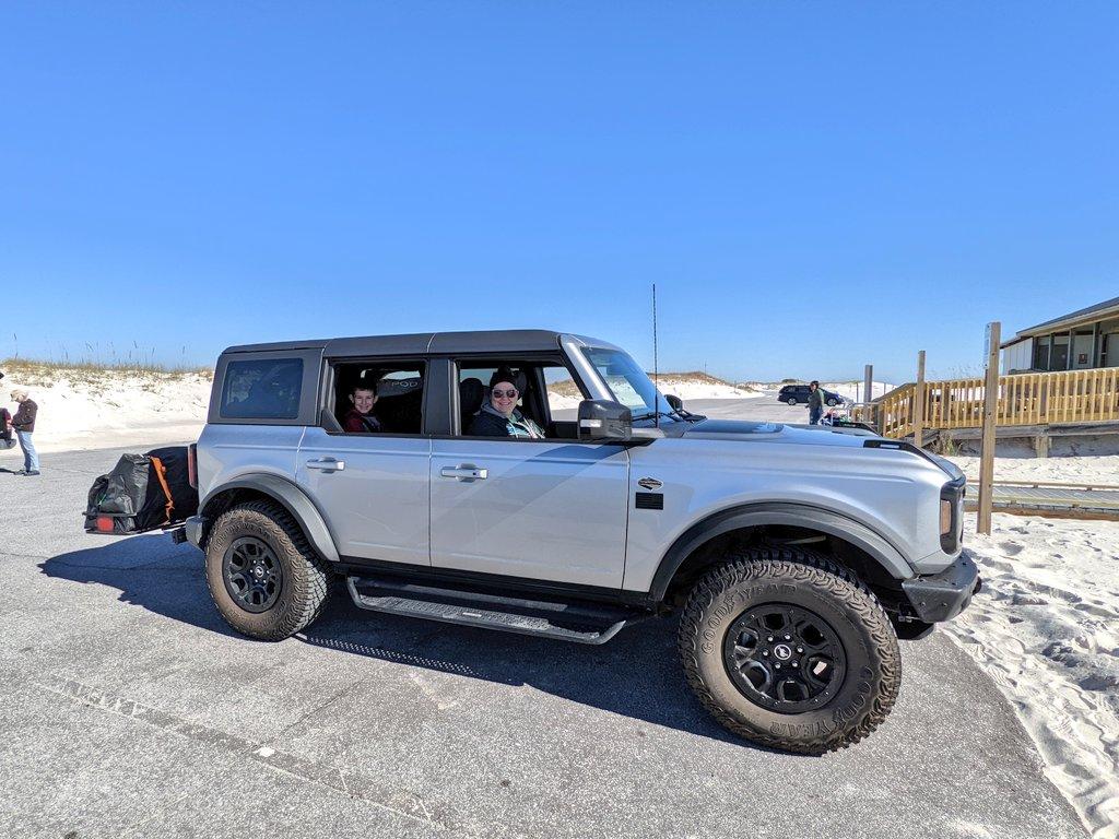 Ford Bronco ICONIC SILVER Bronco Club -8ntc36