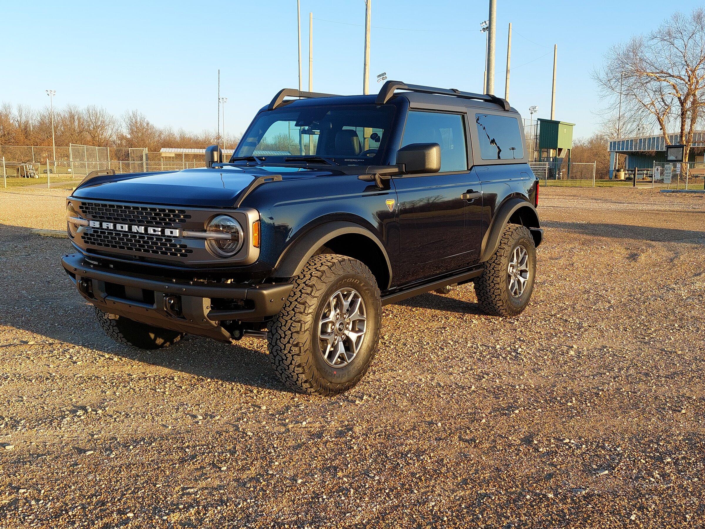 Ford Bronco ANTIMATTER BLUE Bronco Club 20211220_161200