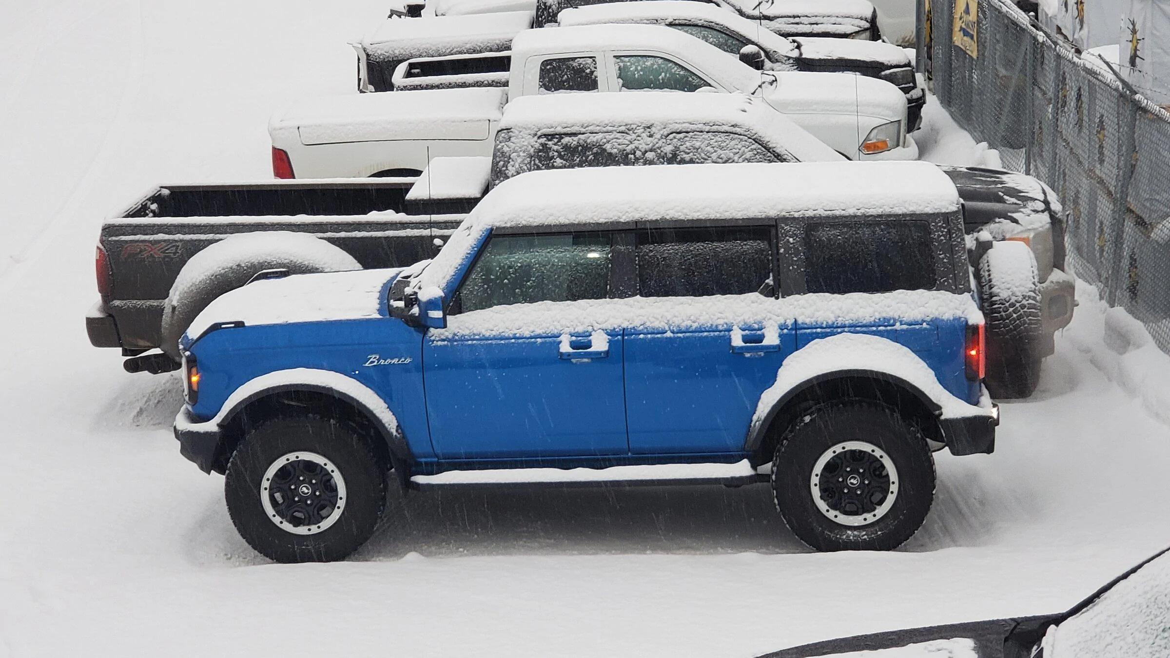 Ford Bronco Share your snowy Bronco pics! 20211220_114317