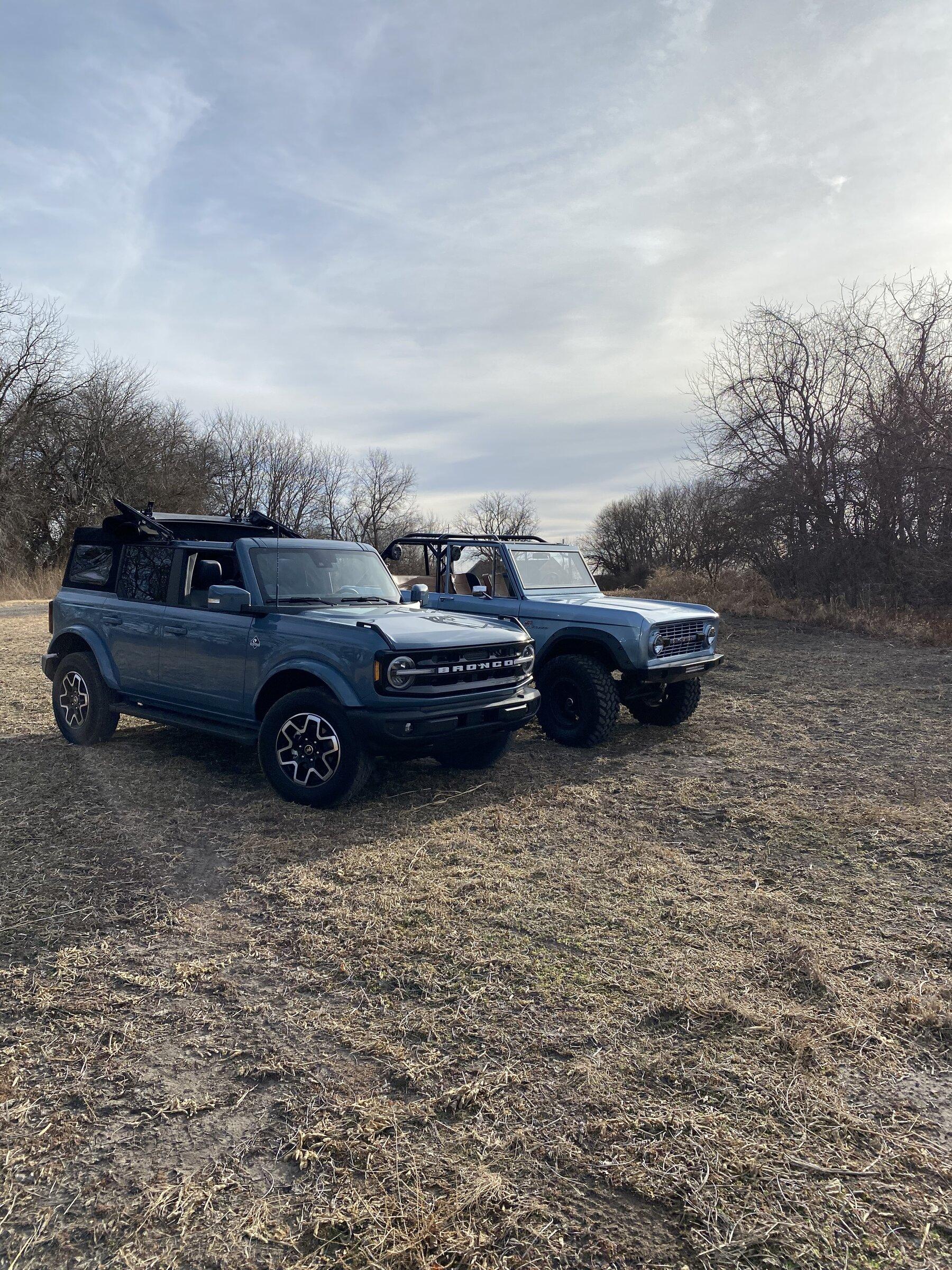 Ford Bronco Bronco 1975 vs. Bronco 2021 DF9D252F-FFCC-457C-B43A-3F72CB546EBE