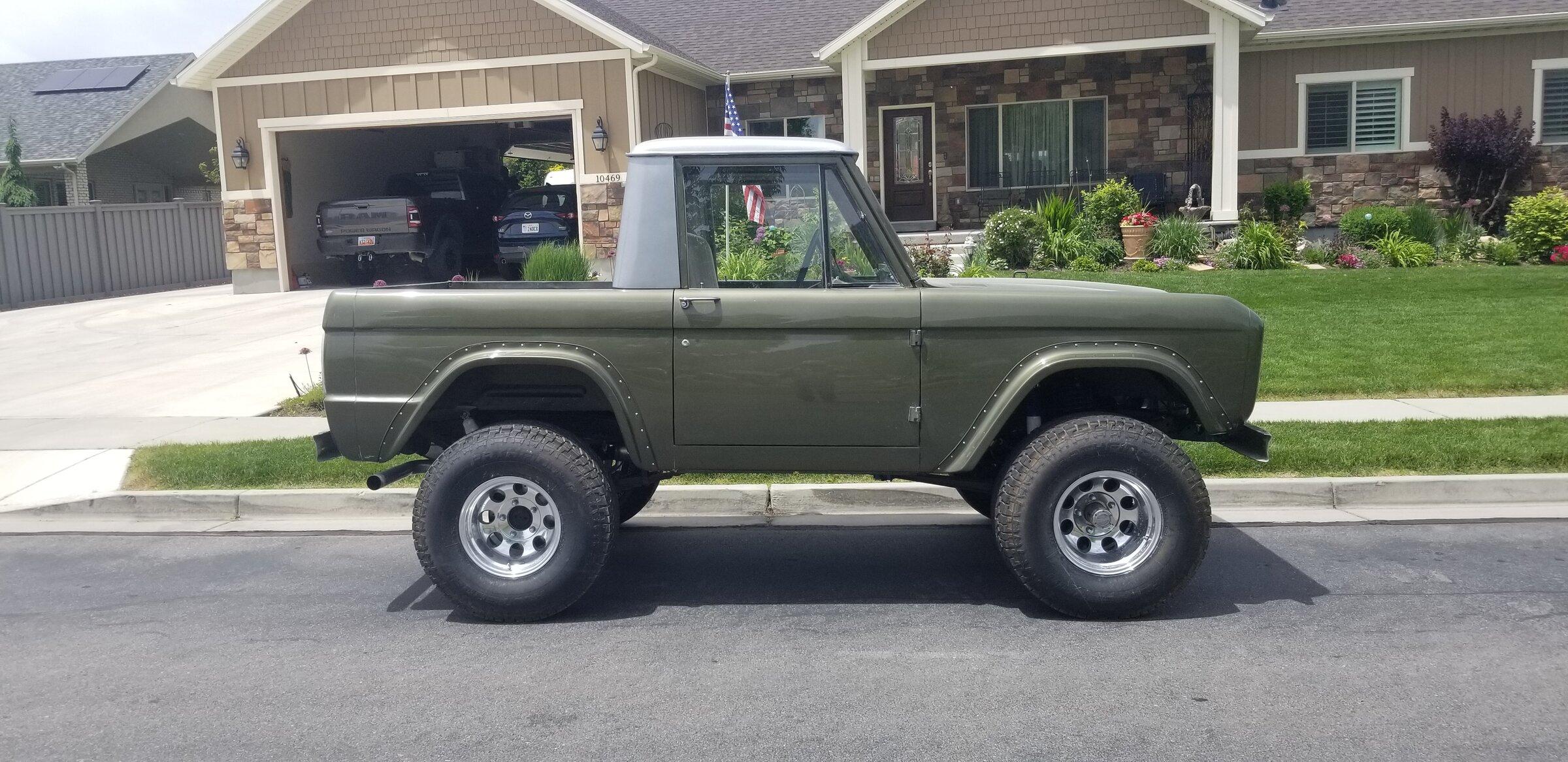 Ford Bronco Bronco 1975 vs. Bronco 2021 67 Rake