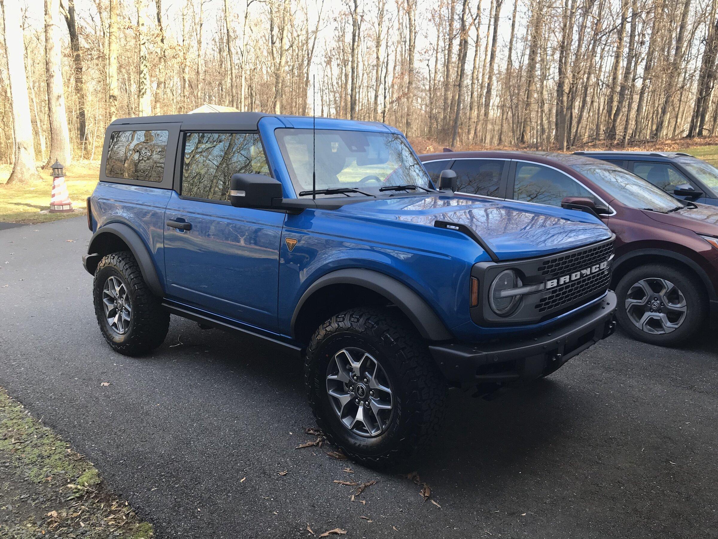 Ford Bronco VELOCITY BLUE Bronco Club 934D307F-CBDE-4341-85EF-91CE512E8F3D