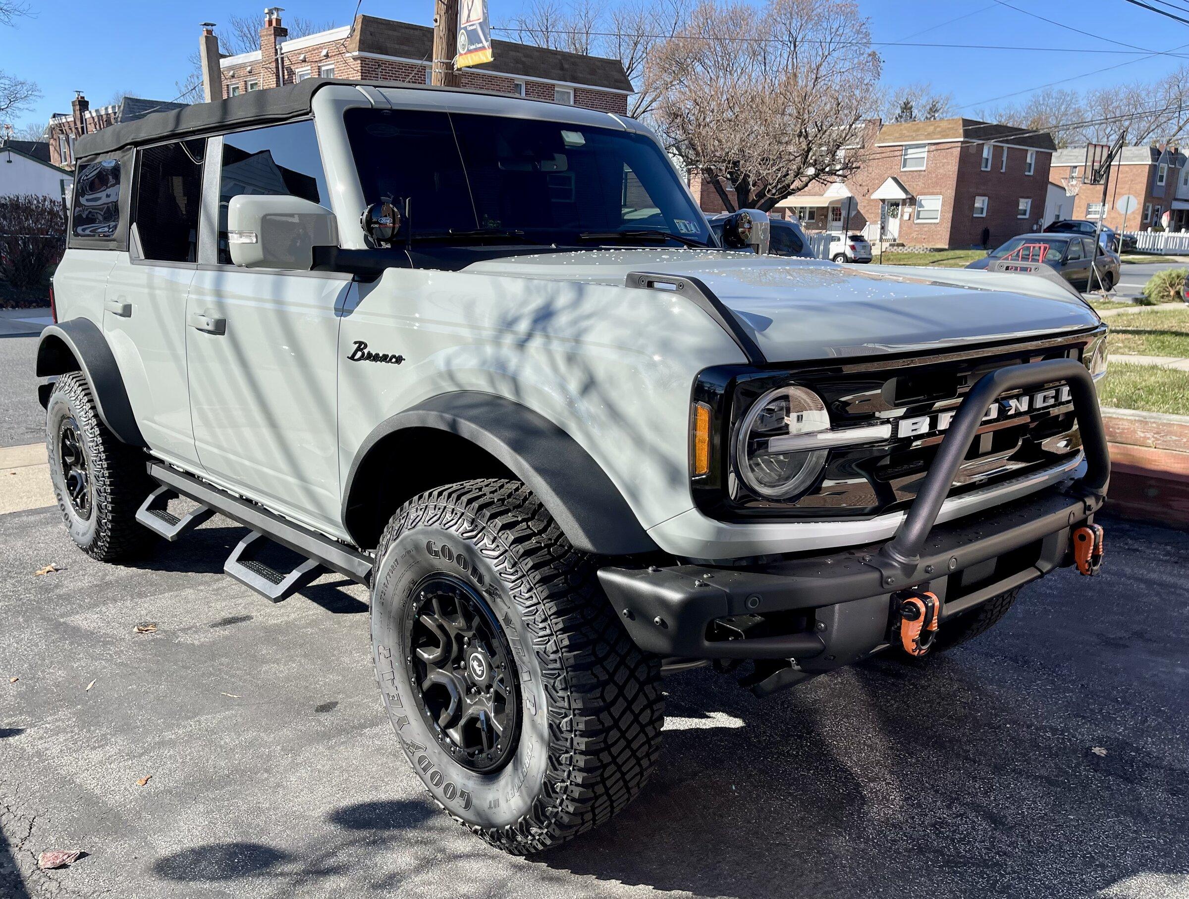 Ford Bronco Installed Rough County Running Boards 7CA28C56-EAE2-46FB-AC7D-2EE229A0982F