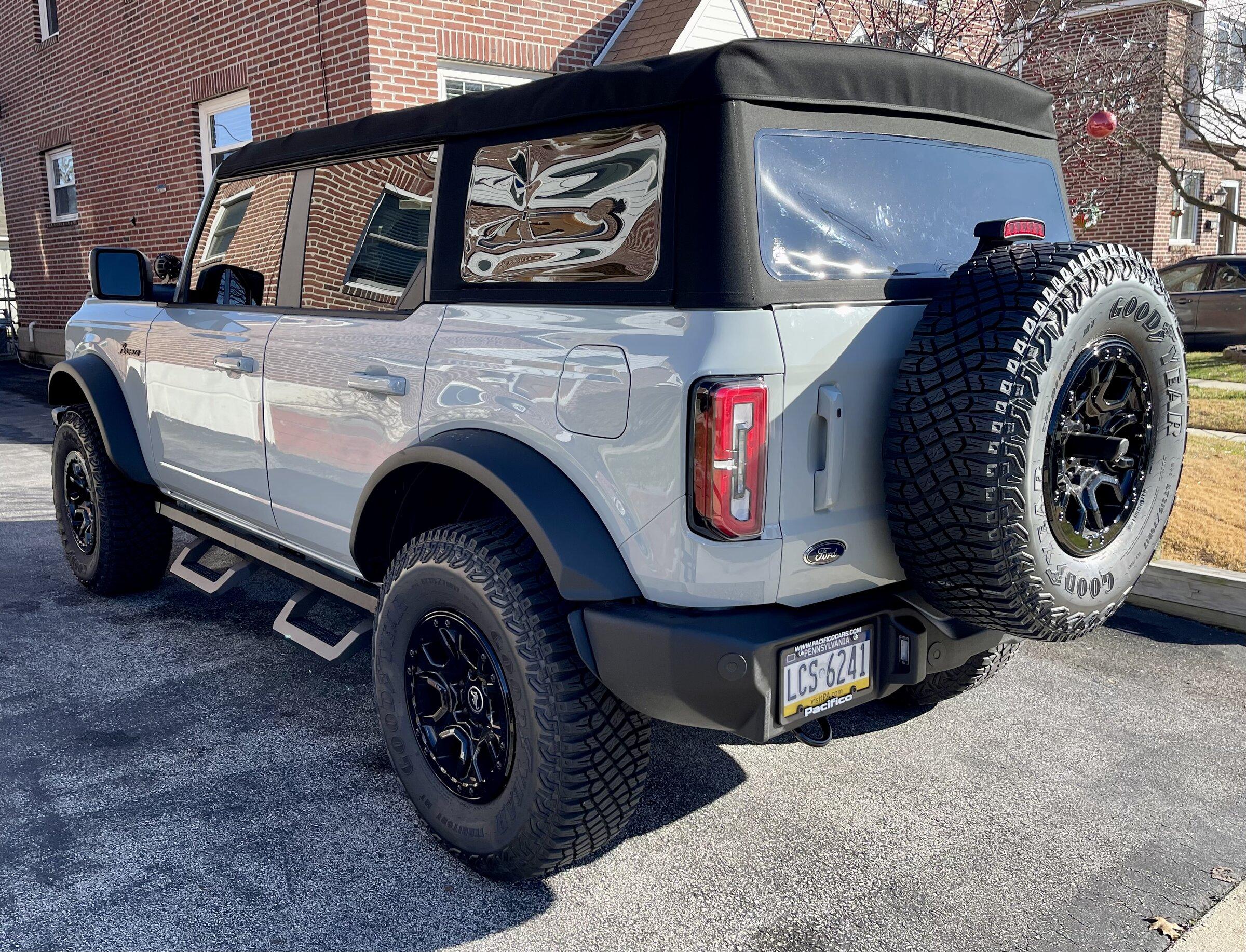 Ford Bronco Installed Rough County Running Boards 78A32706-CC1C-449D-B0D2-A4B49746721B