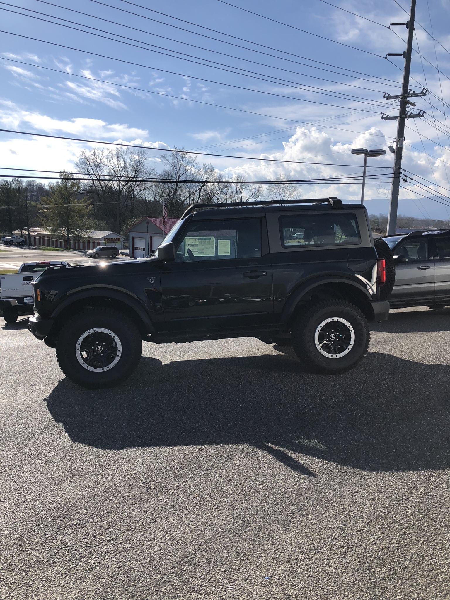 Ford Bronco SHADOW BLACK Bronco Club FC66A366-0DE8-4FA0-B0C2-8D38E3440983