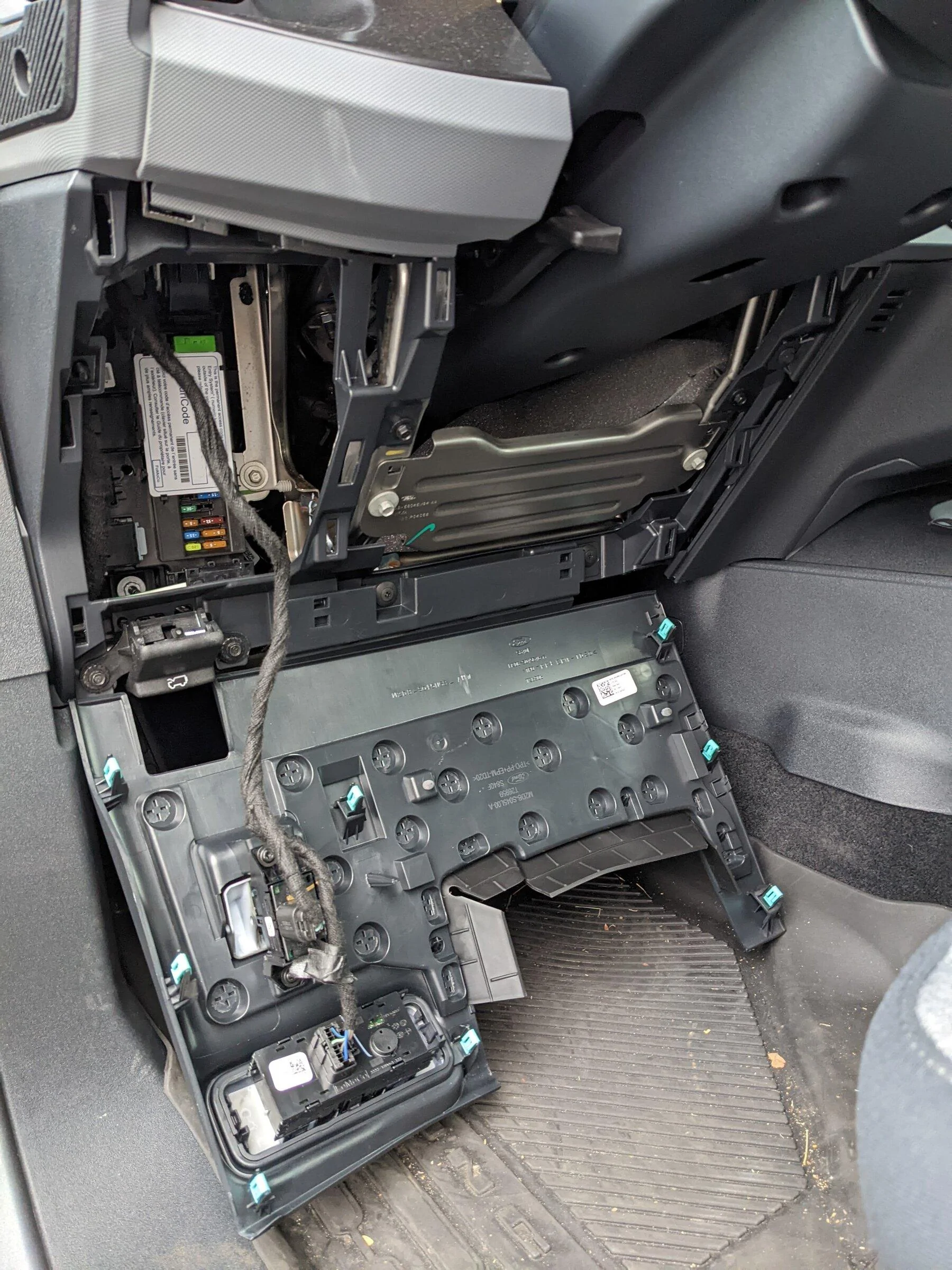 Ford Bronco Where is the cabin fuse box? PXL_20211226_210252020