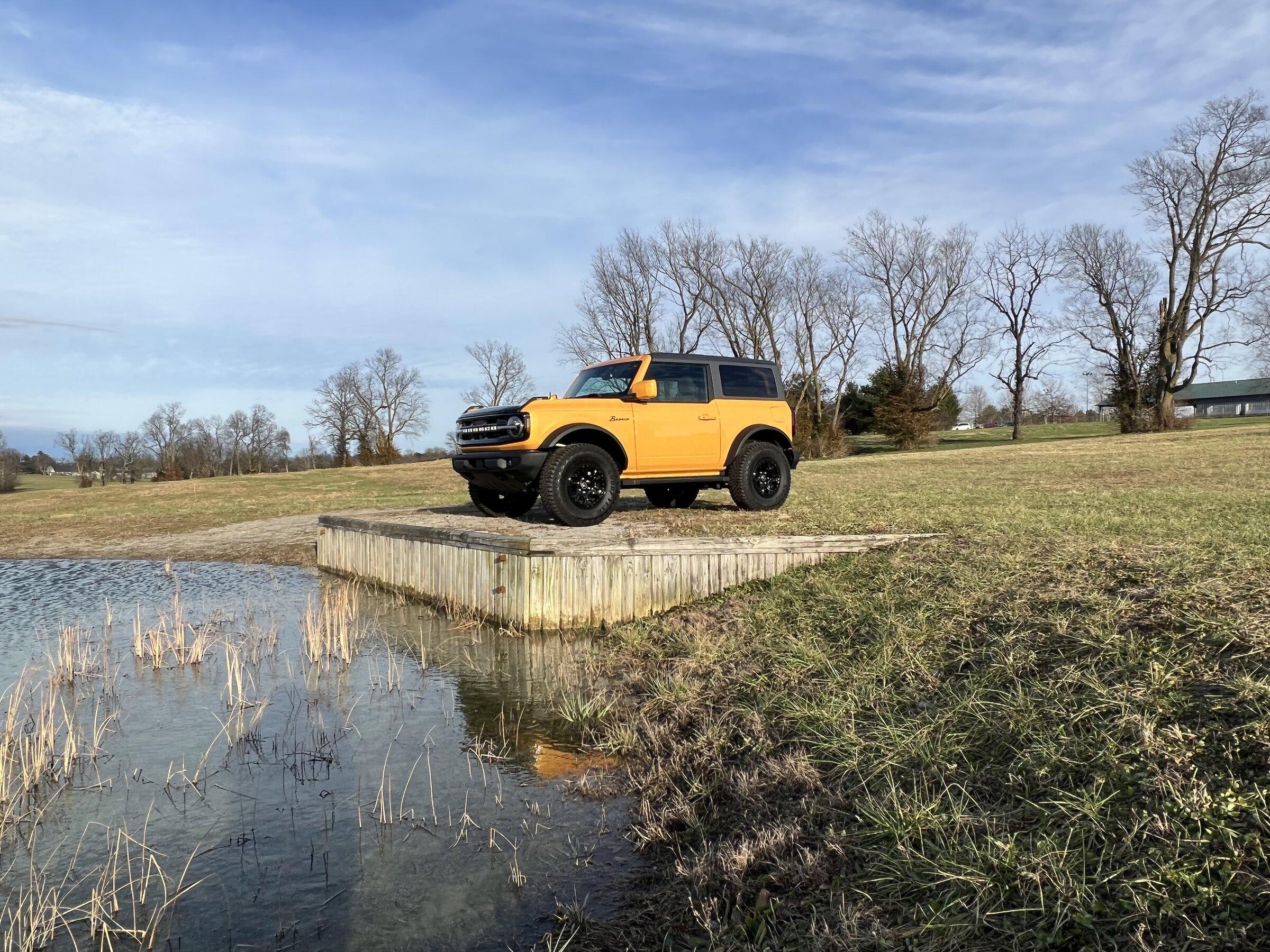 Ford Bronco Behold the WILD BANKS / OUTER TRAK C24A5F4C-F91B-4C20-A8AA-02DFC7102373