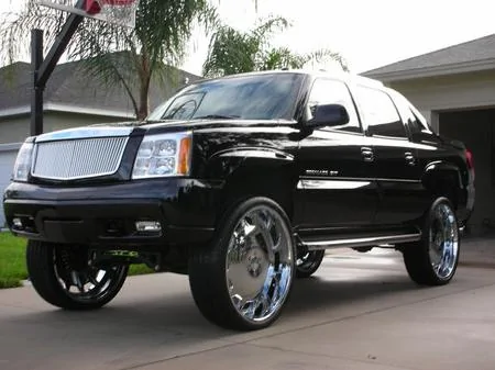 Ford Bronco Large pizza fits cadillac_escalade_ext_30_3