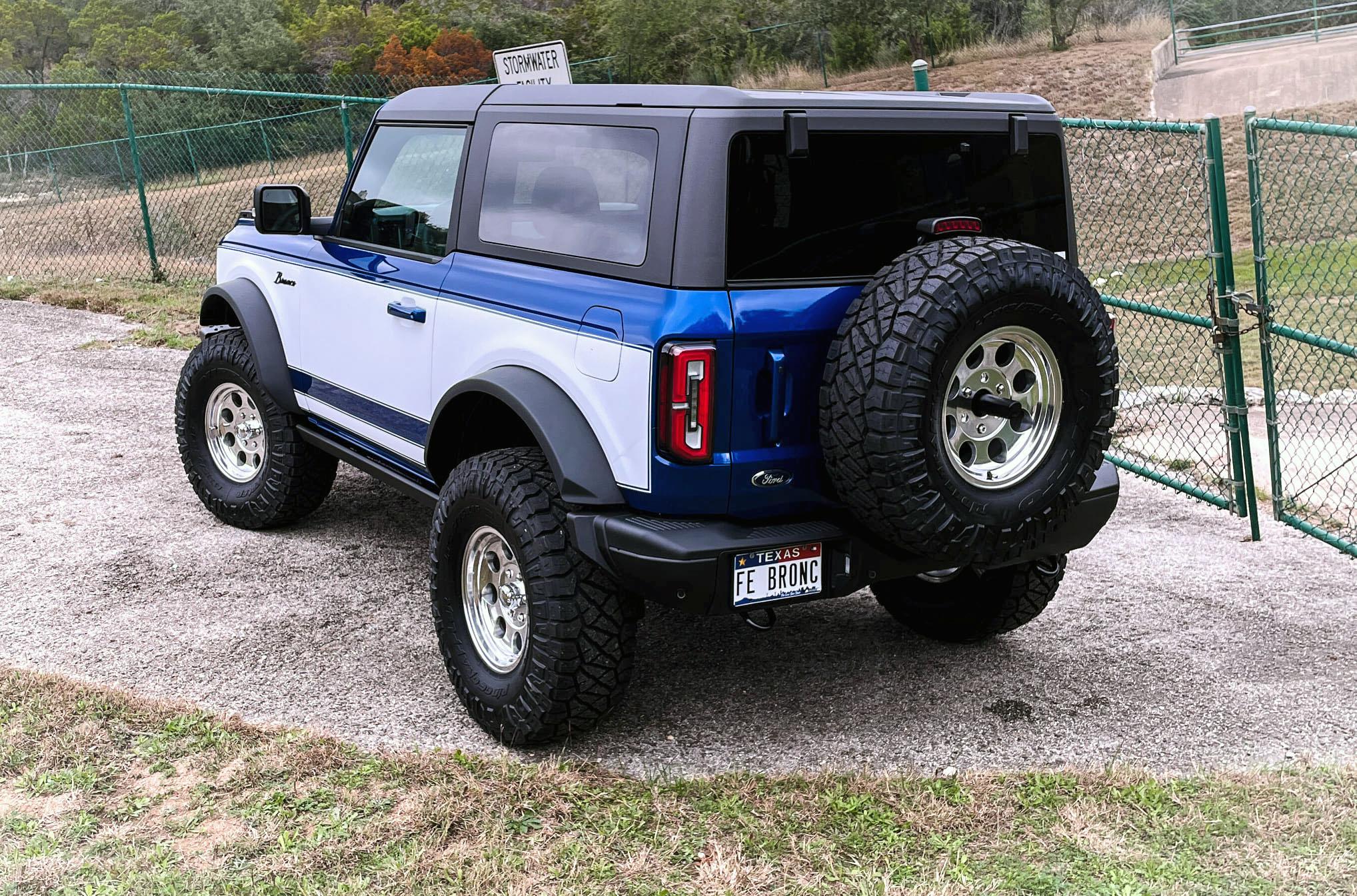 Ford Bronco Retro classic 2-toned 2-door build inspired by Bronco II 269812138_1370546680068222_5049294499935406227_n