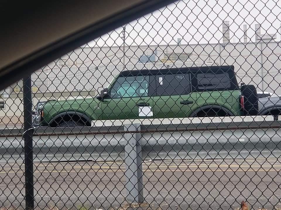 Ford Bronco ERUPTION GREEN Bronco Club AC62905D-E8B9-4143-AC6B-A354674B8B0C