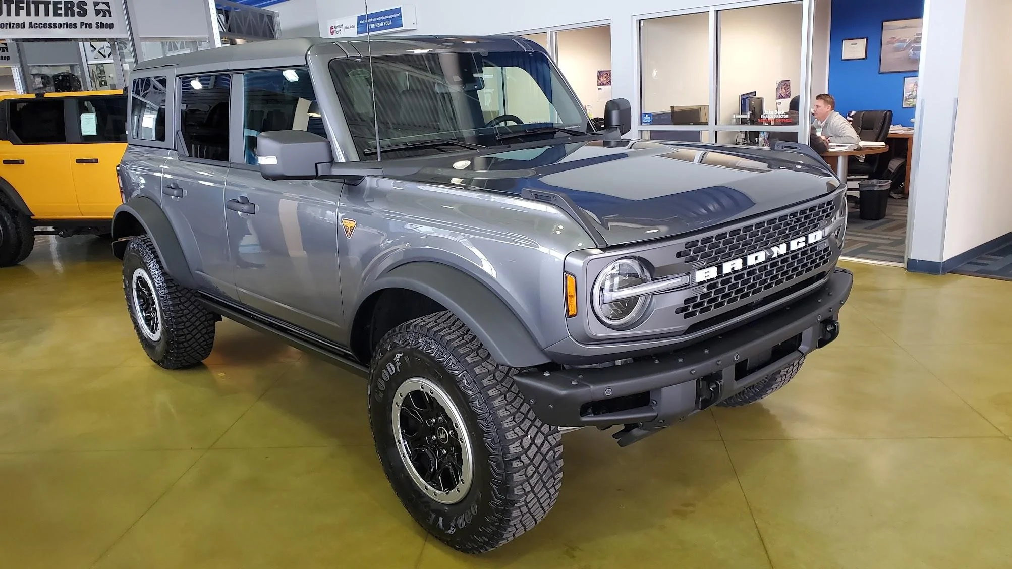 Ford Bronco CARBONIZED GRAY Bronco Club 20211227_123812