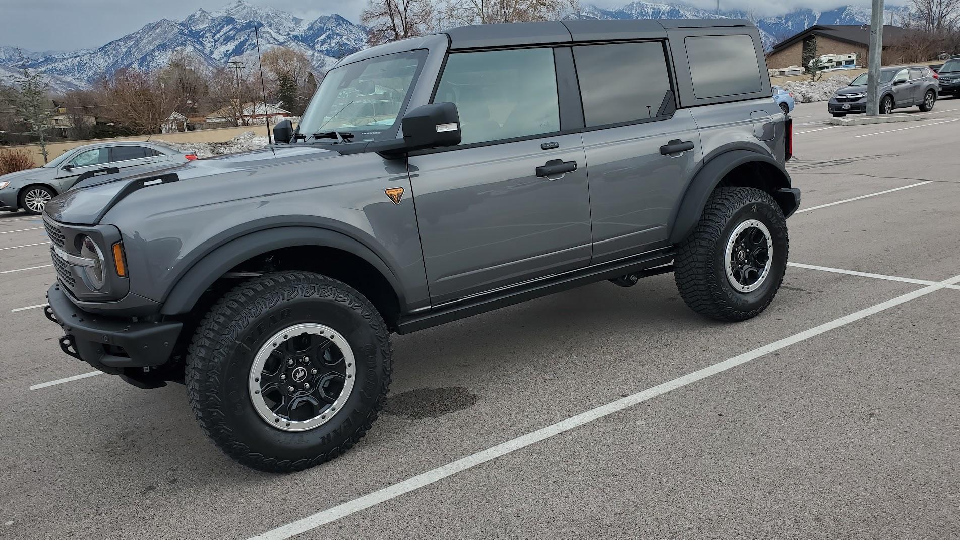 Ford Bronco CARBONIZED GRAY Bronco Club 20211227_135608