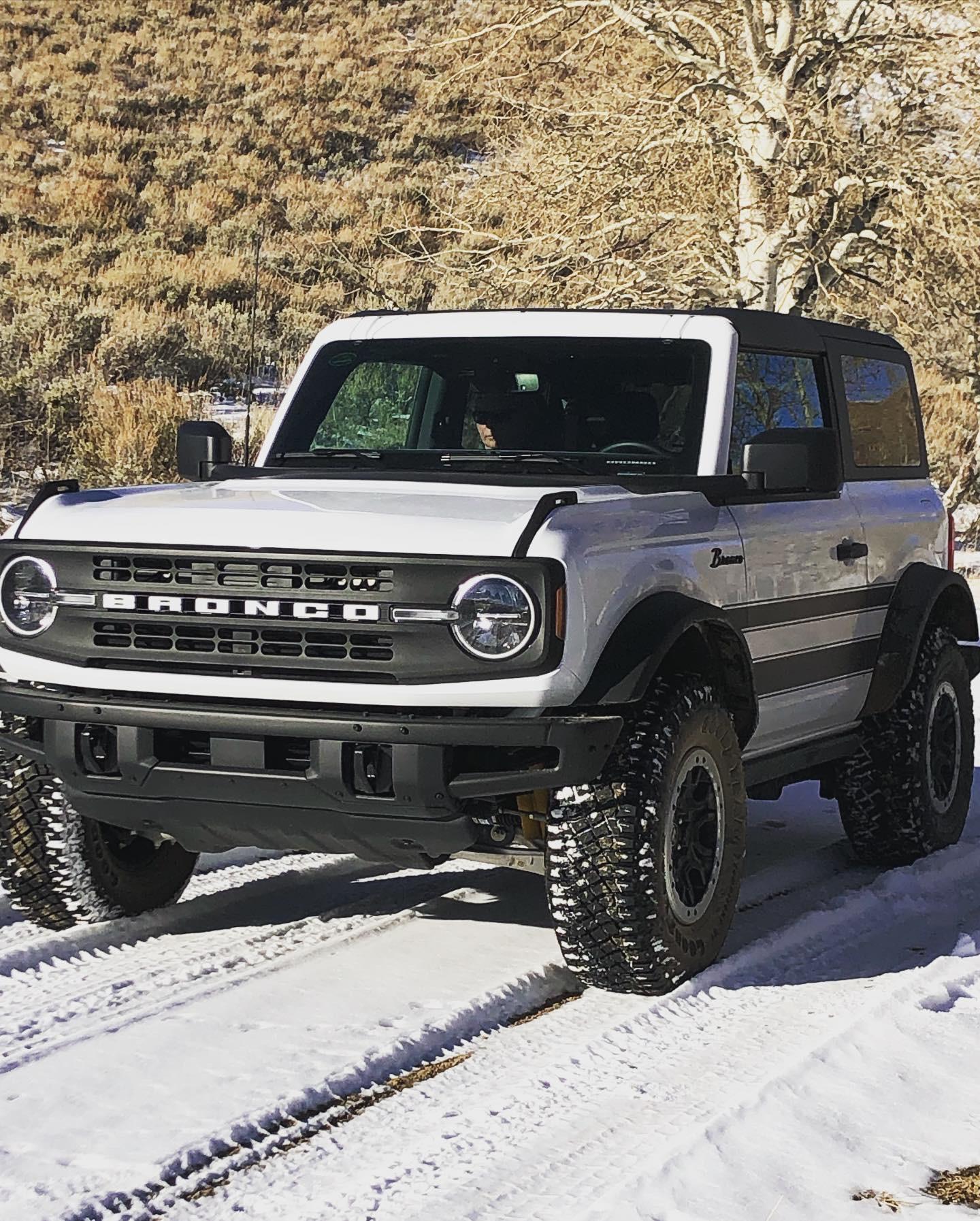 Ford Bronco OXFORD WHITE Bronco Club 0900C449-4FC9-4188-9759-C3165CF9BE1D