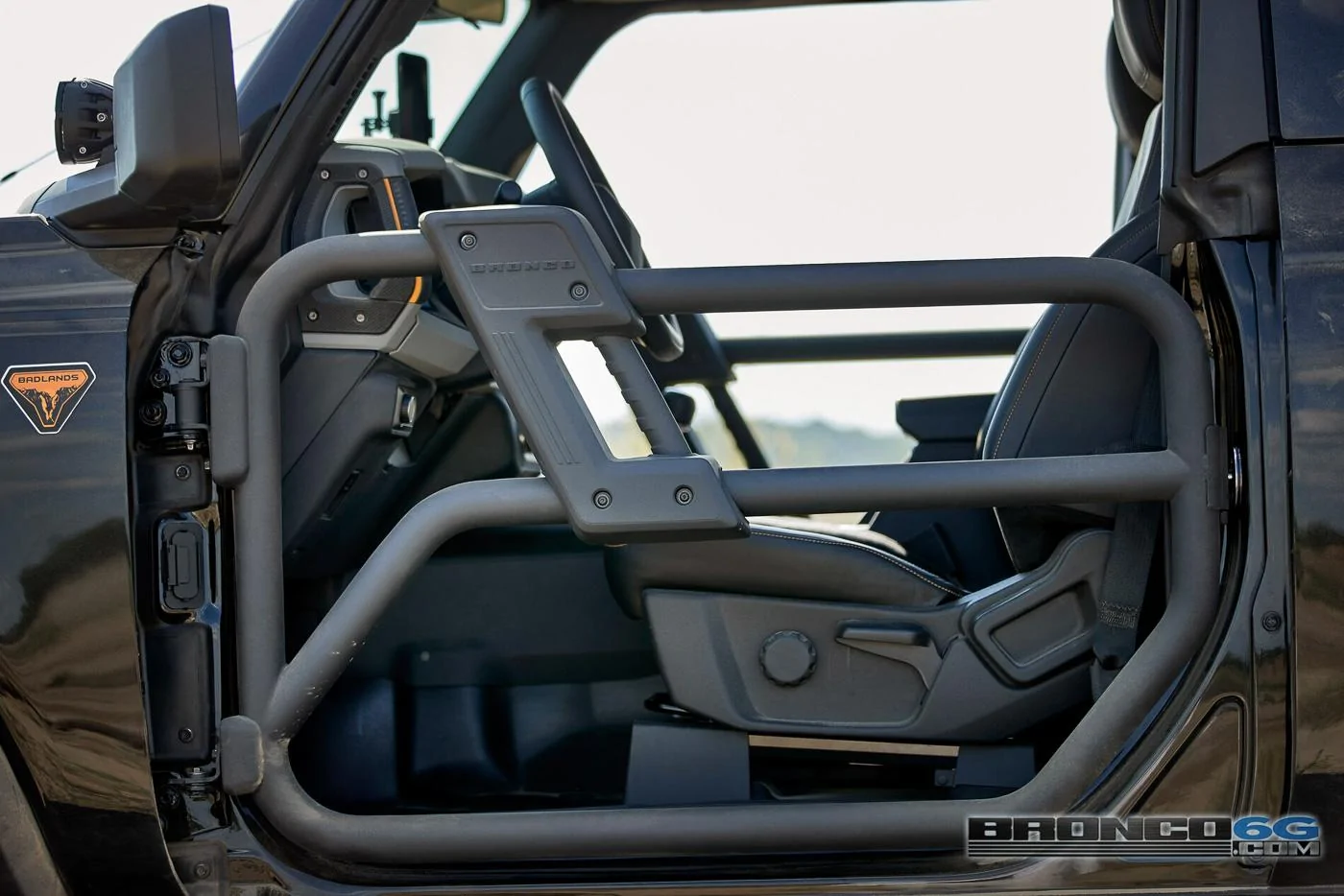 Ford Bronco Interior accent colors bronco_2-d_trail-rig_03_tube_doors-jpg
