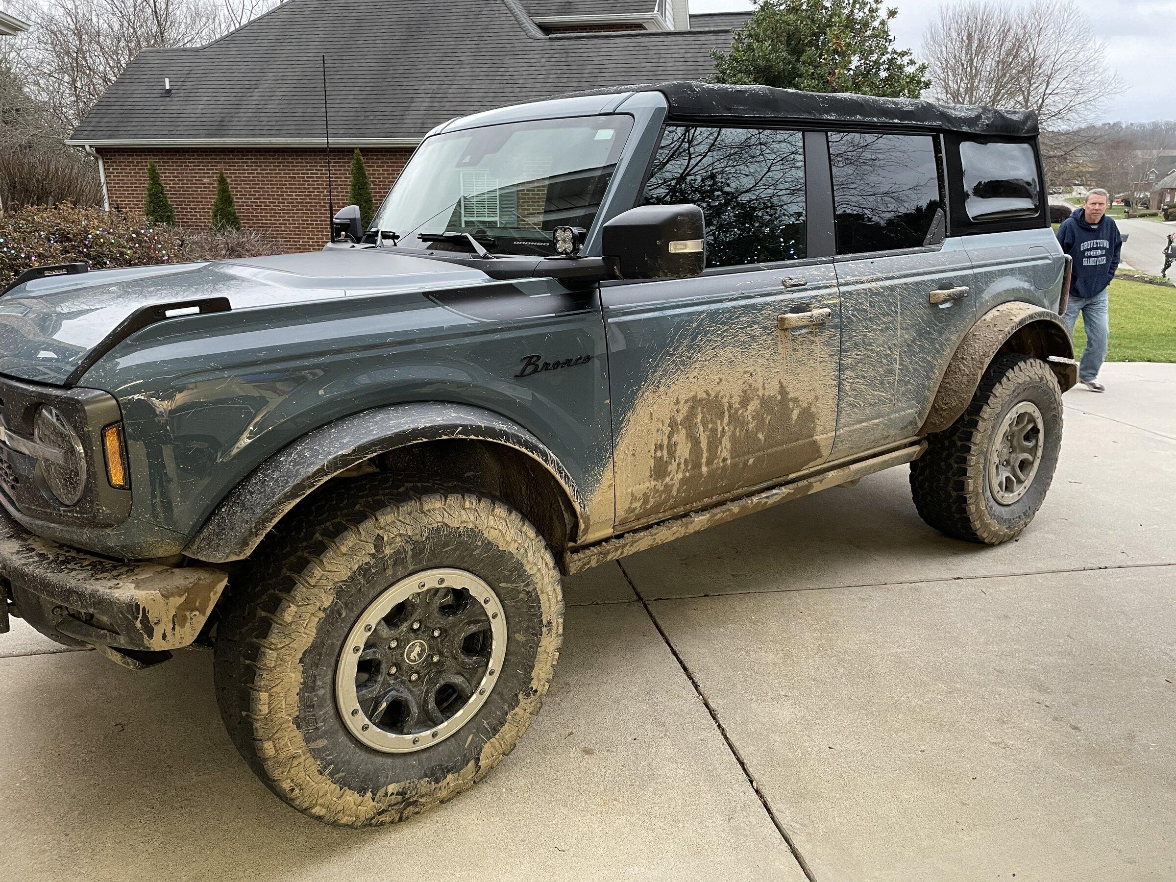 Ford Bronco AREA 51 Bronco Club B935F64E-F4C4-4882-A932-538FBC80AE0E