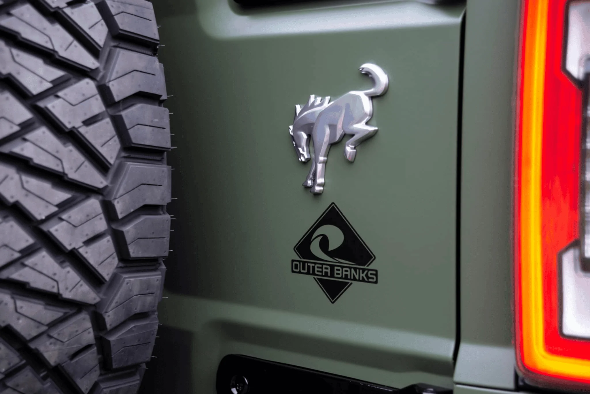 Ford Bronco Satin Military Green 4-Door Bronco Outer Banks Build 1640809391120