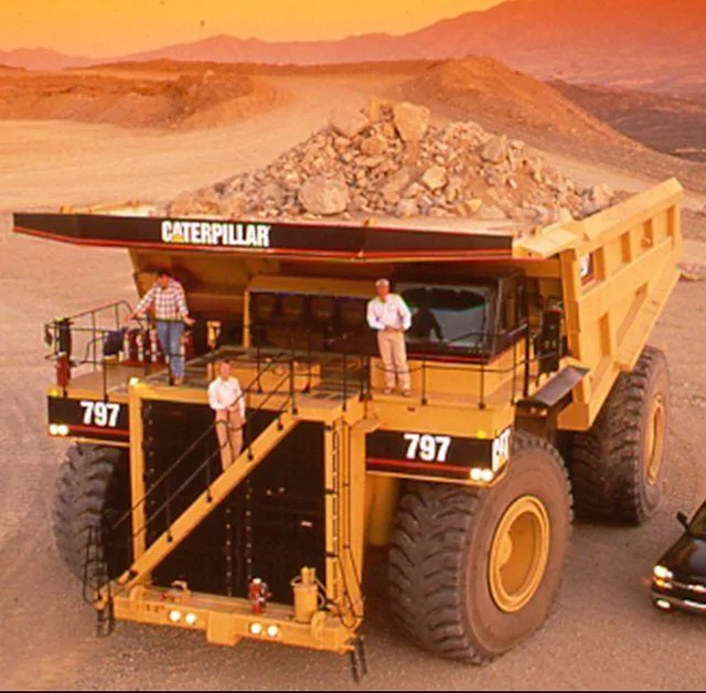 r-797-dump-truck.jpg?crop=0.628xw:1.00xh;0.170xw,0.webp