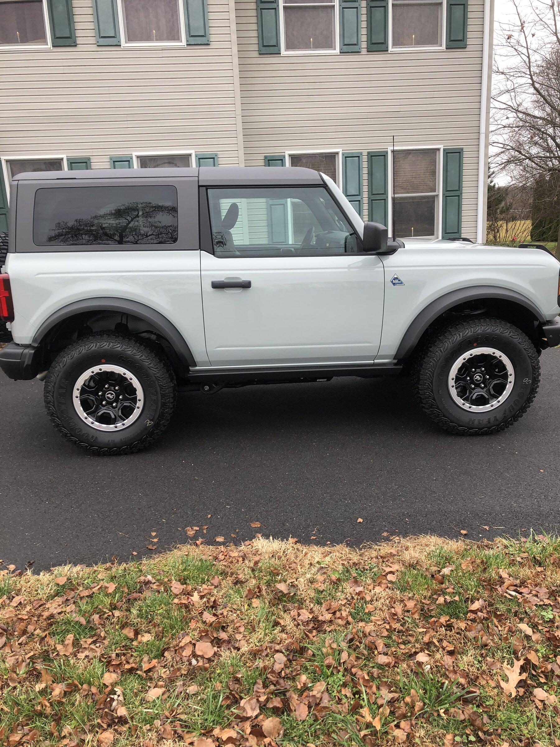 Ford Bronco CACTUS GRAY Bronco Club 7F1000E9-E40E-4F8E-9BBE-6983E0D92080