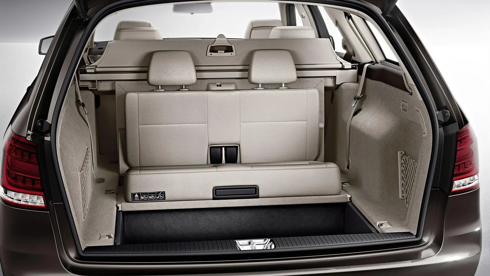 Ford Bronco Anyone install Jump Seat in cargo area? 13c19_04